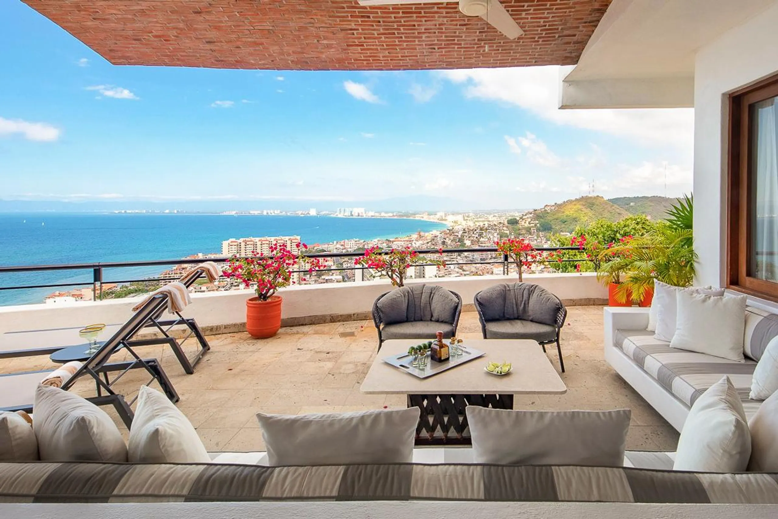 Charming Mexican Villa with Private Pool and Unobstracted Sea Views — photograph 8