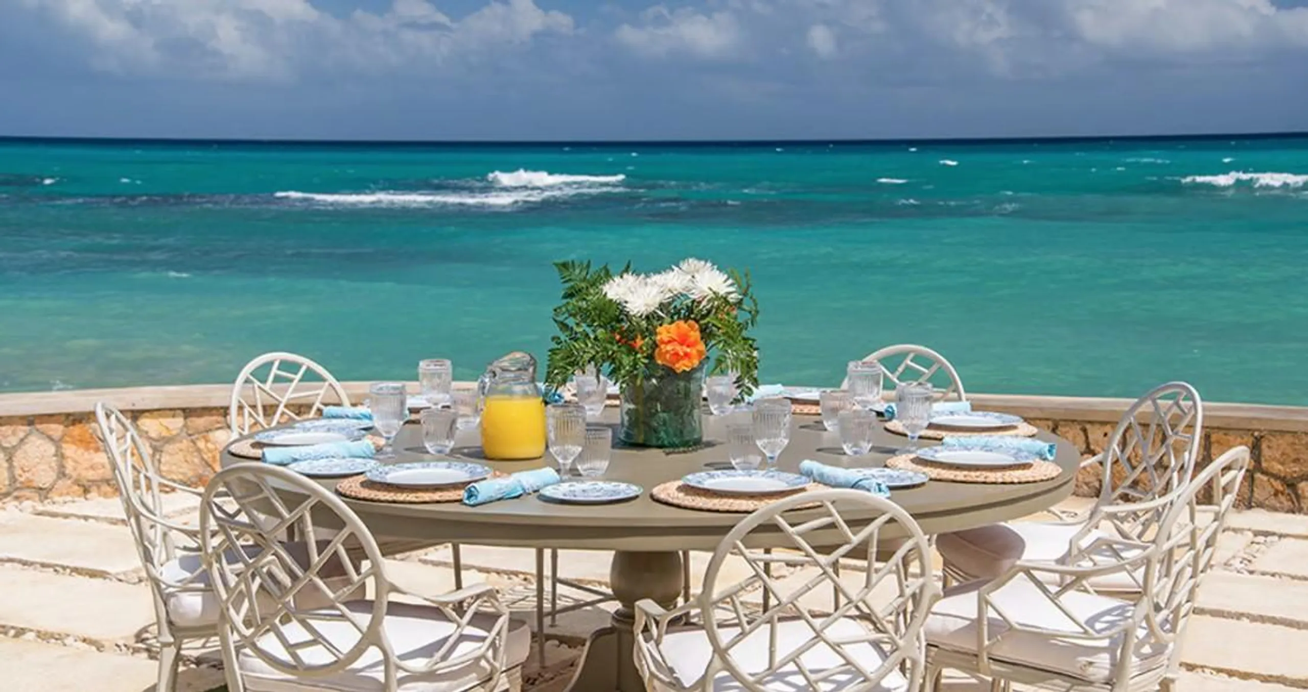 Chic Seafront Retreat in Sandy Bay with Private Pool and Panoramic Ocean Views — photograph 9