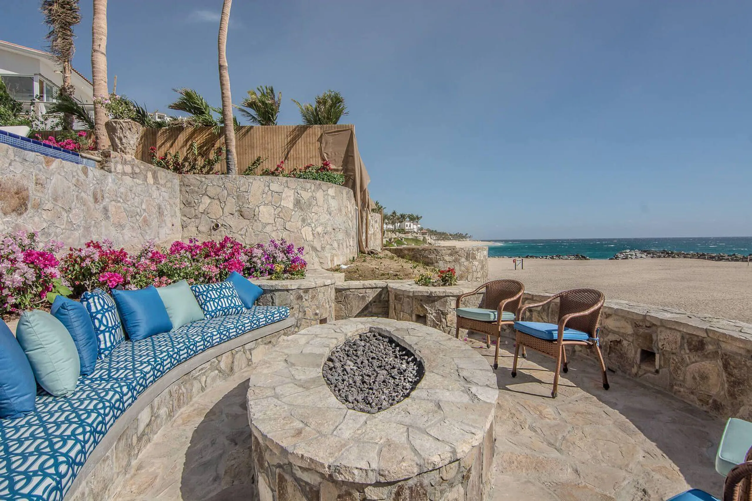 Elegant Palmilla Oceanfront Luxury Estate in VIllas Del mar with Grad Poll and Ocean Views — photograph 6