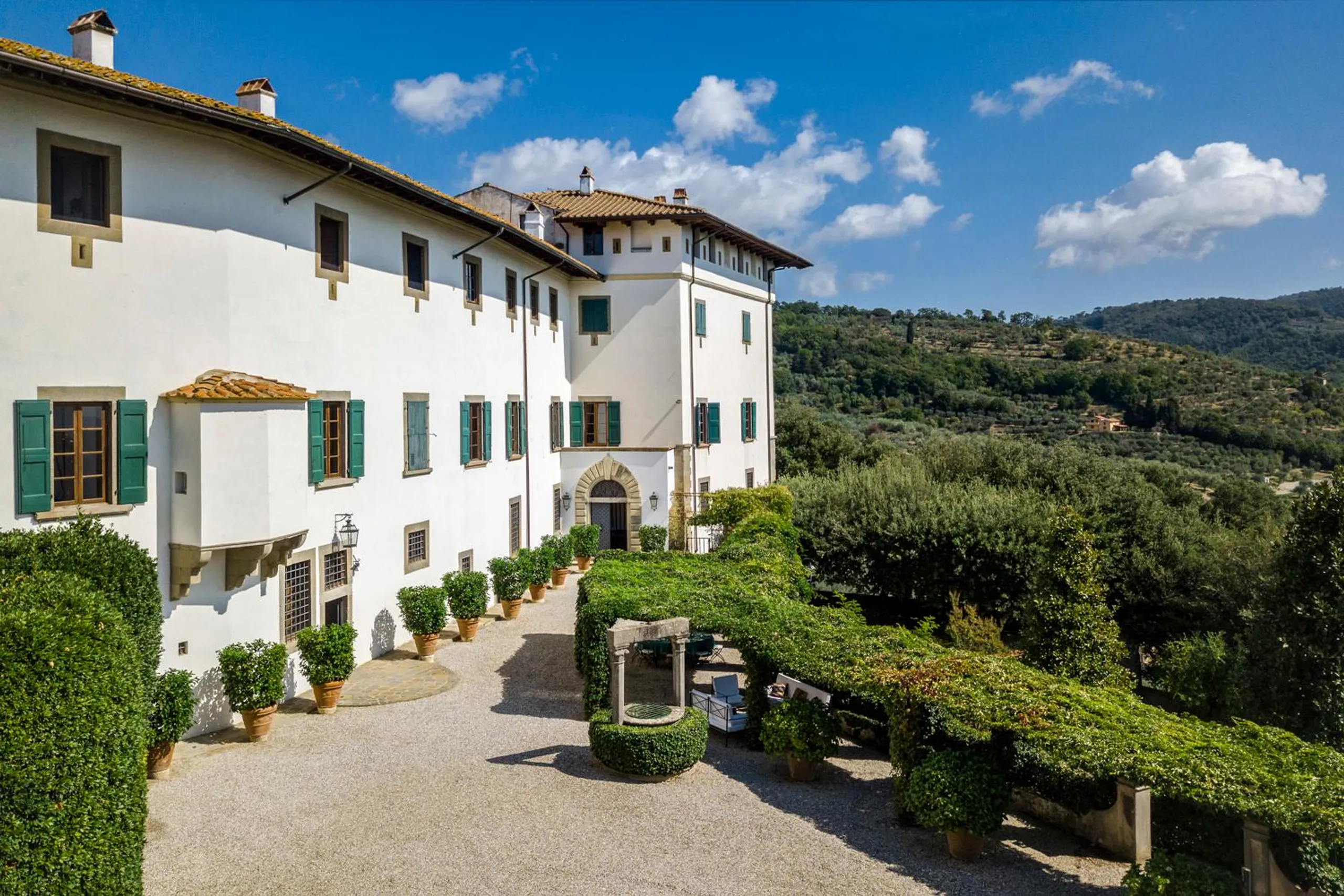 Elegant Tuscan Villa with Private Pool, and Panoramic Views in the Heart of Tuscany — photograph 11