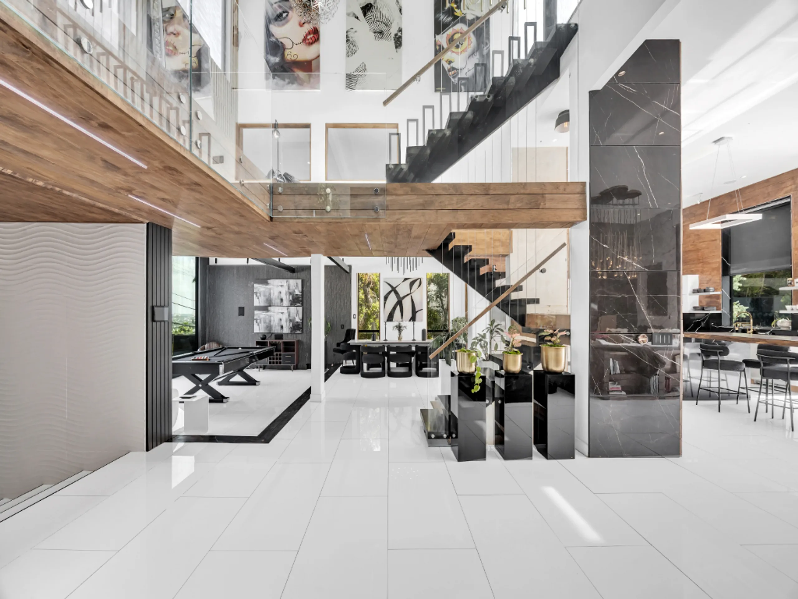 Regal 4BR Hollywood Villa with Amazing Amenities — photograph 9