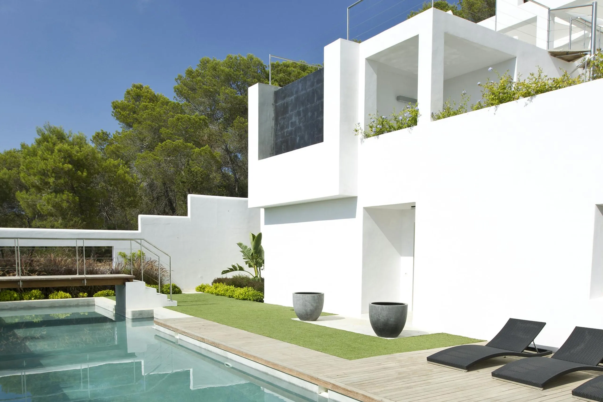 Resplendent Contemporary Villa in Ibiza with Infinity Pool — photograph 3