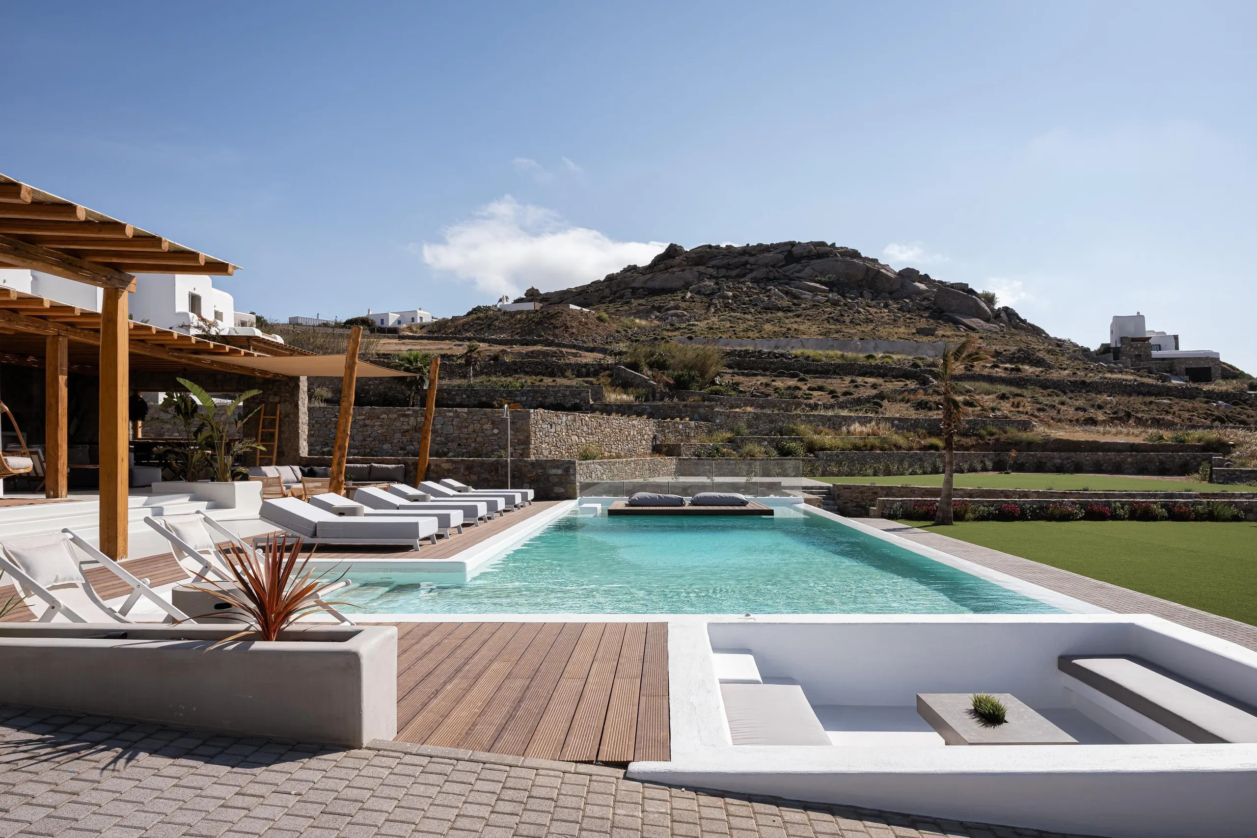 Experience Unmatched Opulence at This Luxury Villa Rental with Sweeping Views — photograph 9