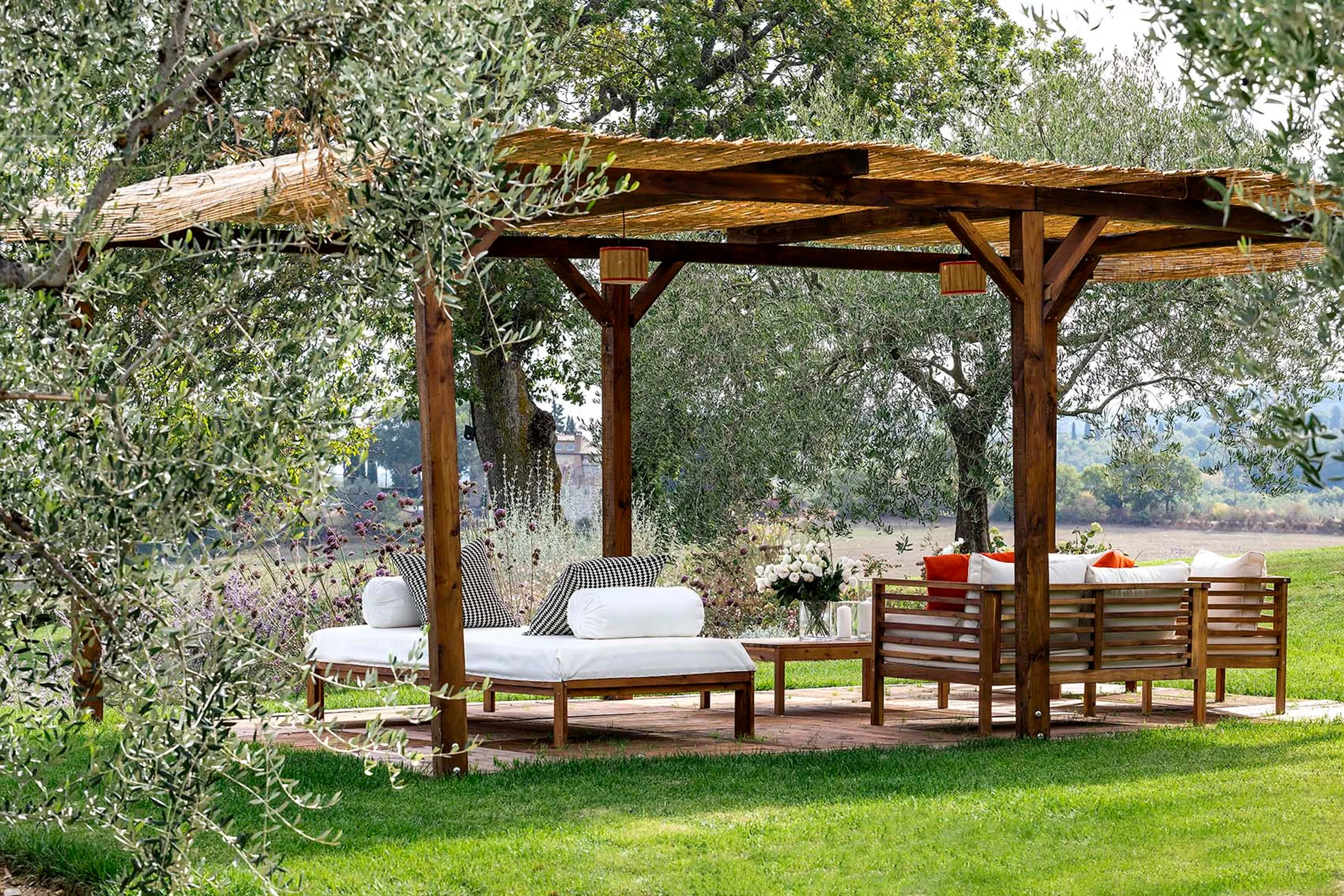 Splendid Estate with Indoor Heated Pool and Countryside Views — photograph 2