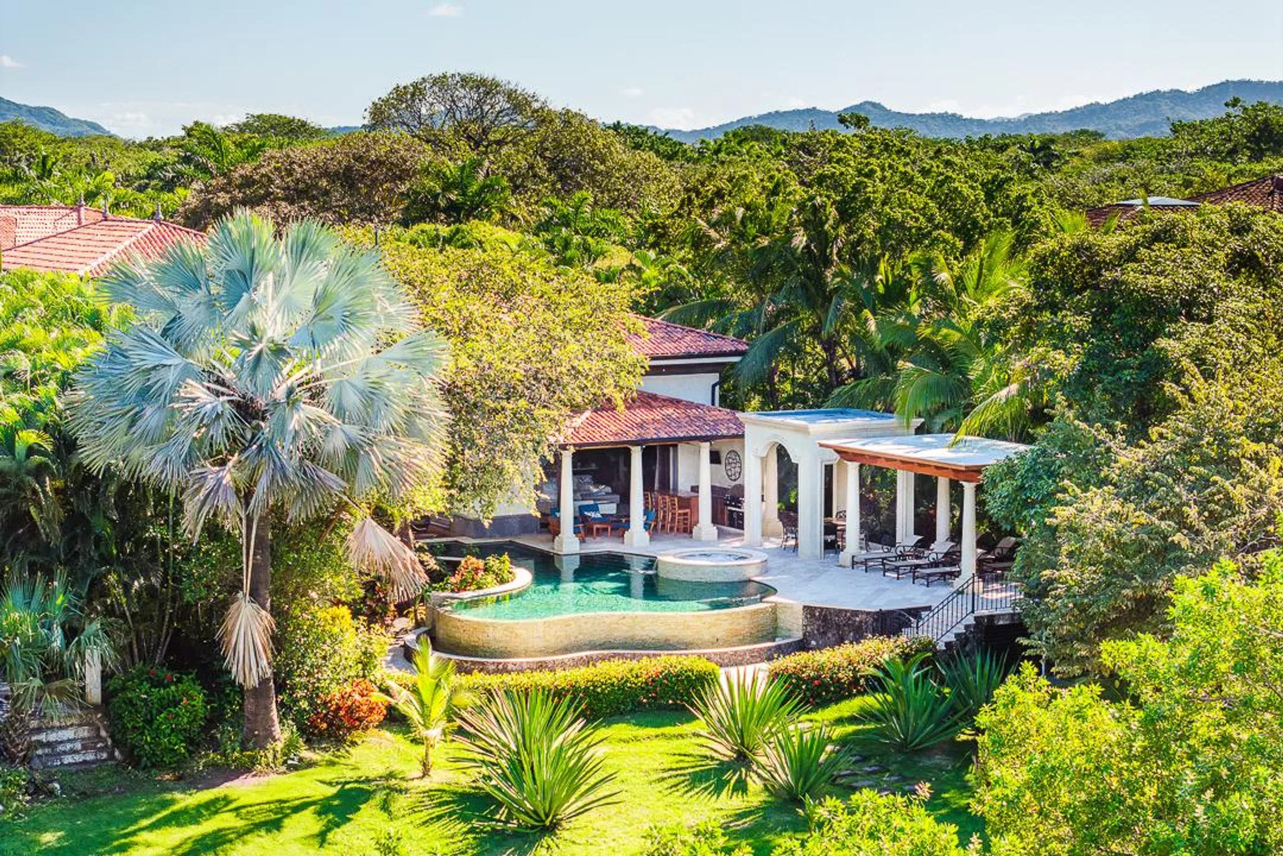 Captivating Playa Langosta Estate with Invigorating Pool and Jacuzzi, Playa Langosta