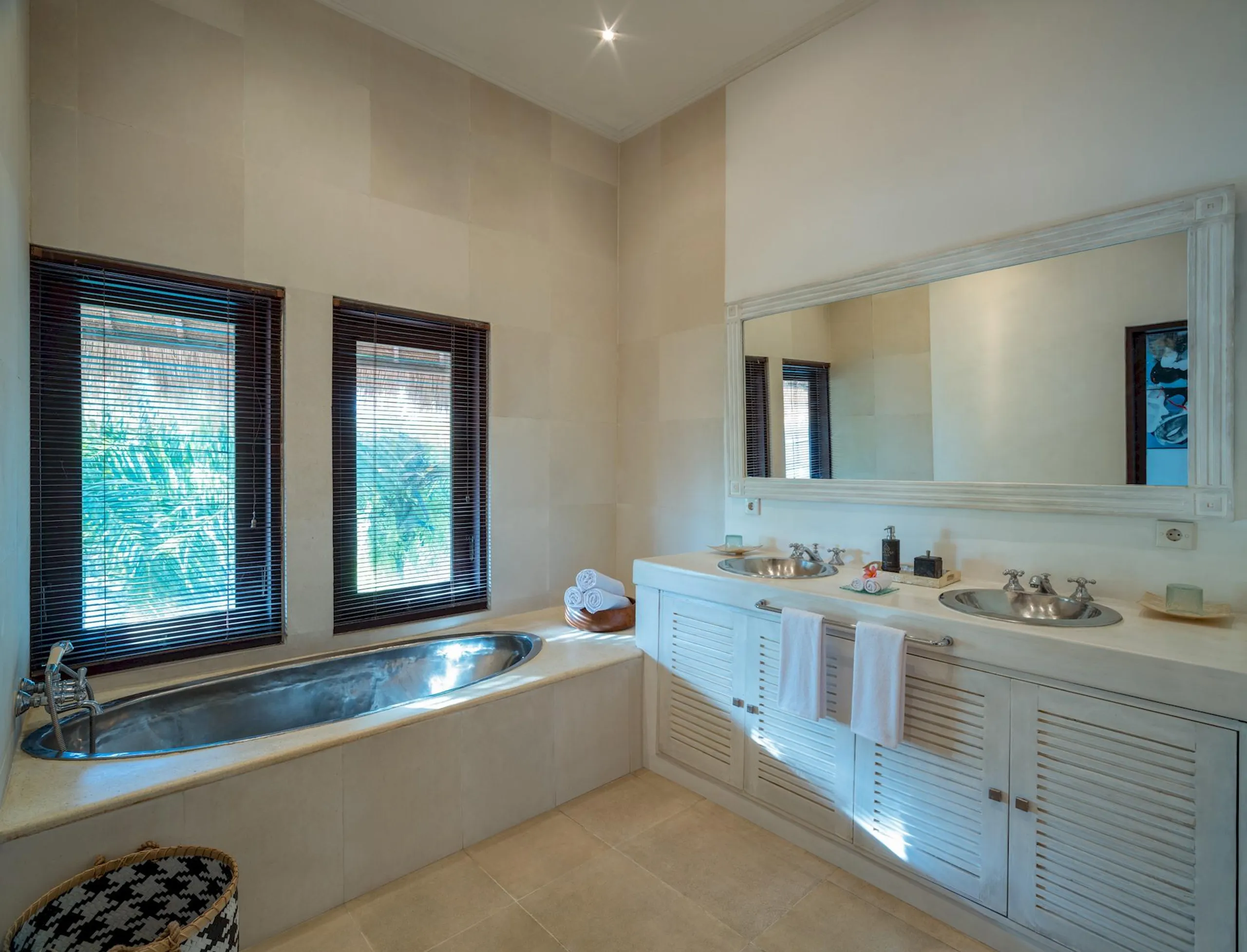 Canggu Grand Villa with Private Pool and Gorgeous Grounds — photograph 10