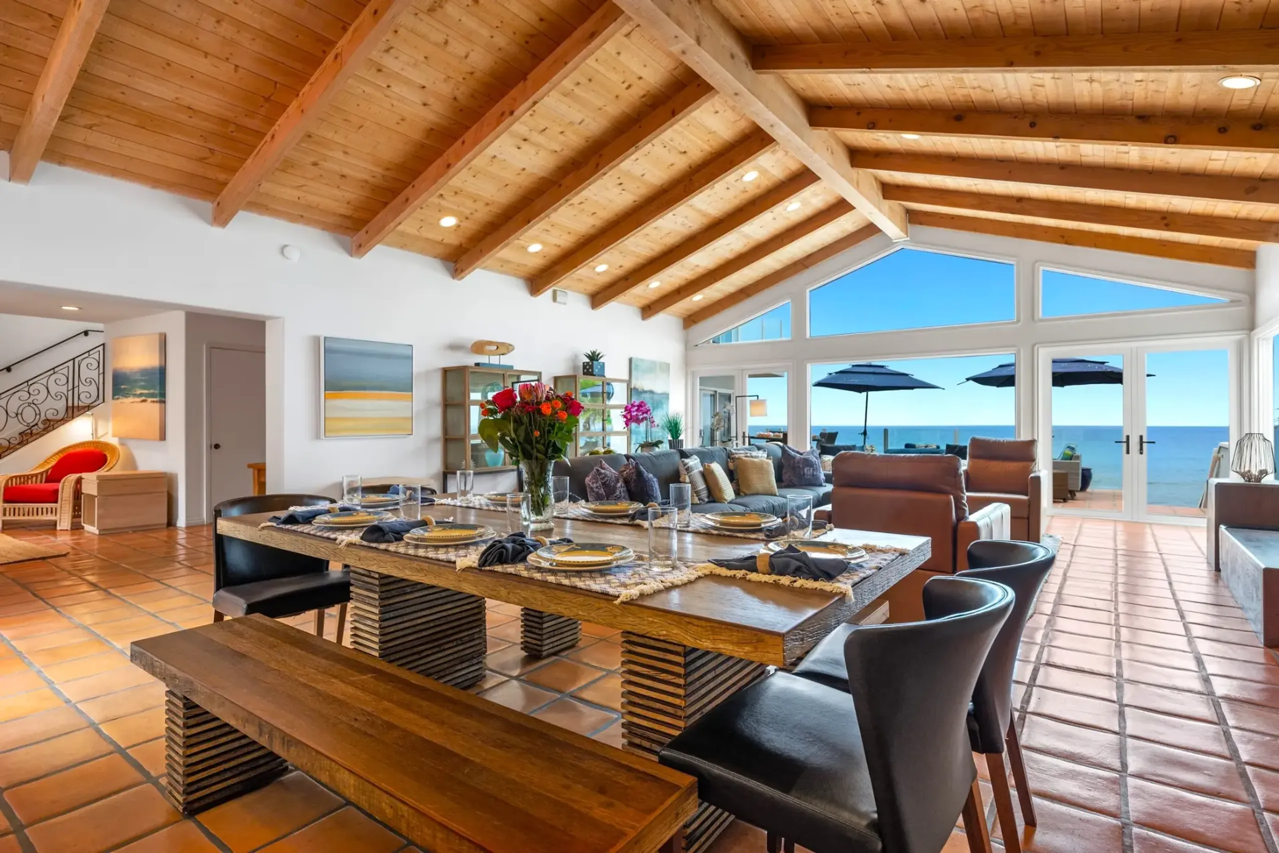 Refreshing 5 Bedroom Villa with Private Pool and Beach Views — photograph 11