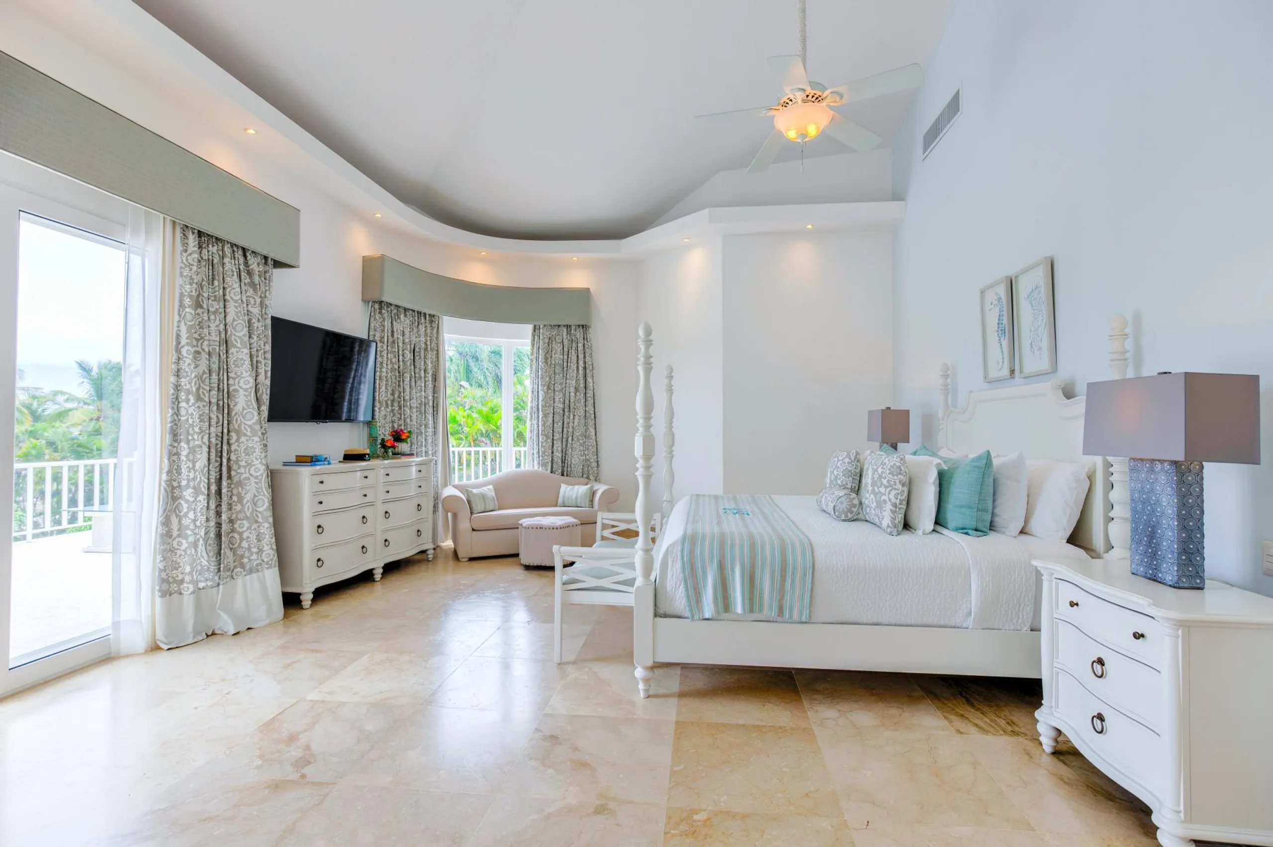 Exquisite Eight Bedroom Villa with Private Pool Overlooking Caribbean Golf Course — photograph 10