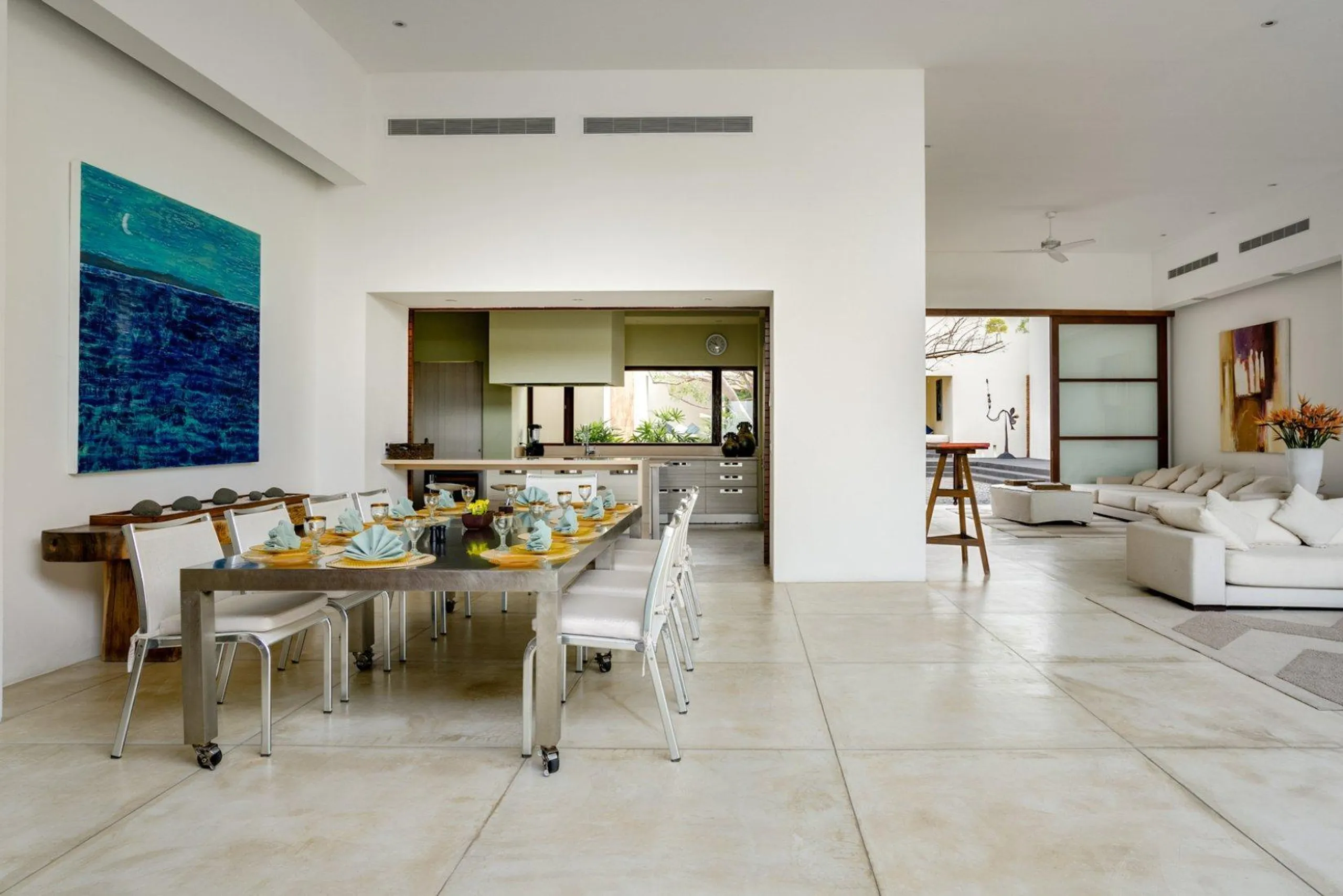 Rancho Estate Beach Front Villa with Private Pool and Incredible Ocean Views — photograph 8