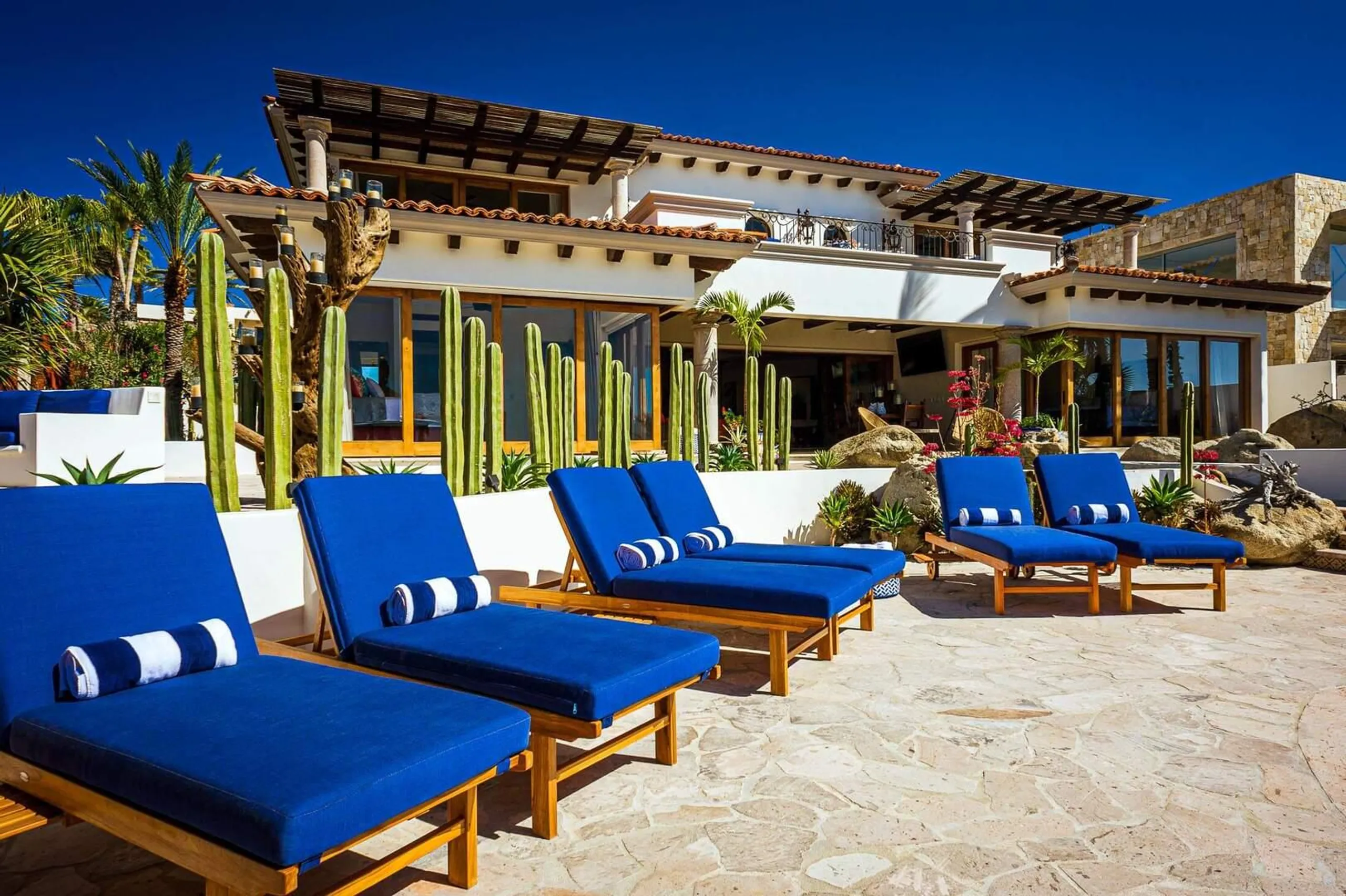 Deluxe Hacienda-Style Villa with Infinity Pool, Whale Watching and Private Beach Access, Baja California Sur