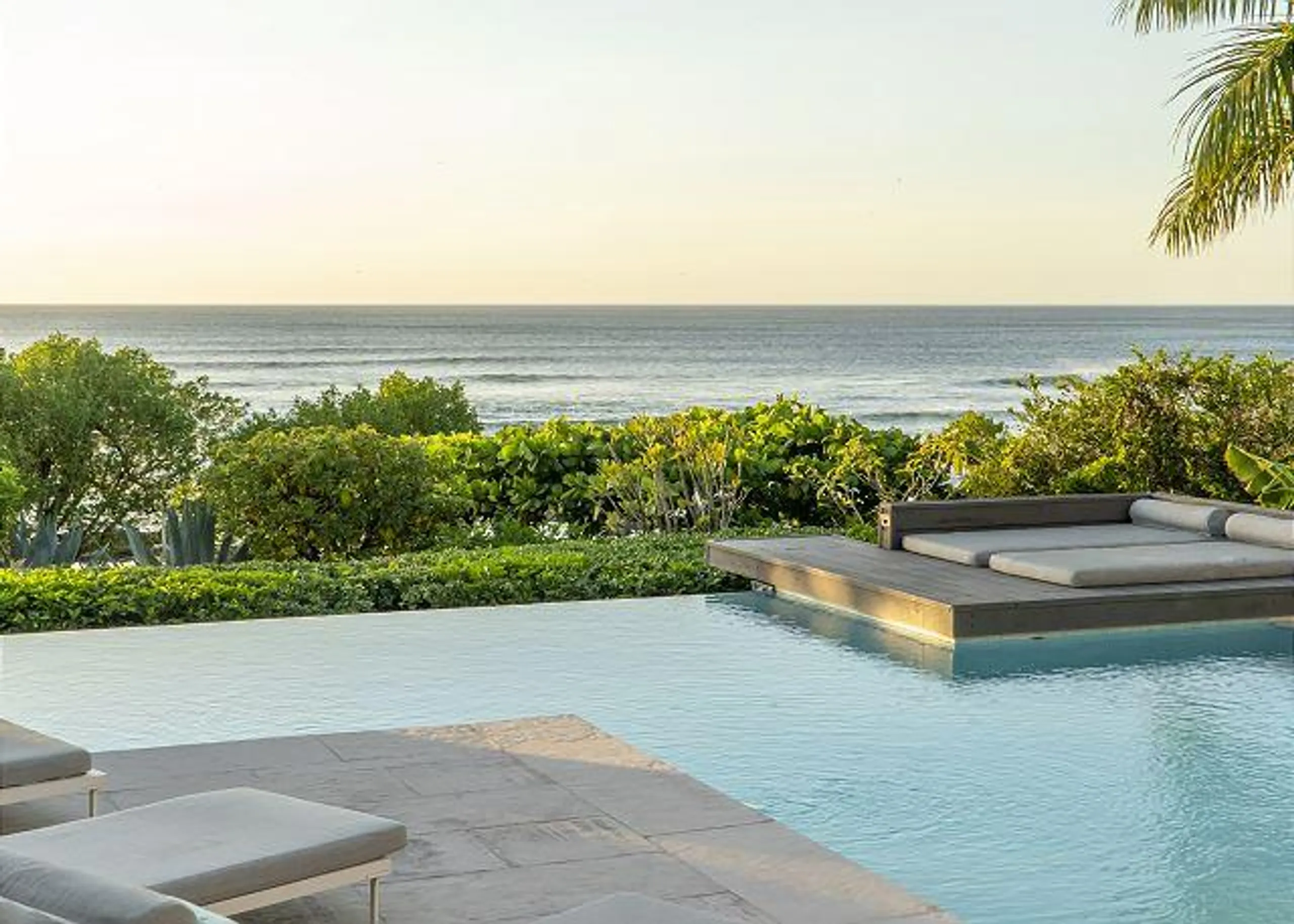 Gorgeous Beach Front Contemporary Modern Villa with Infinity Pool — photograph 5