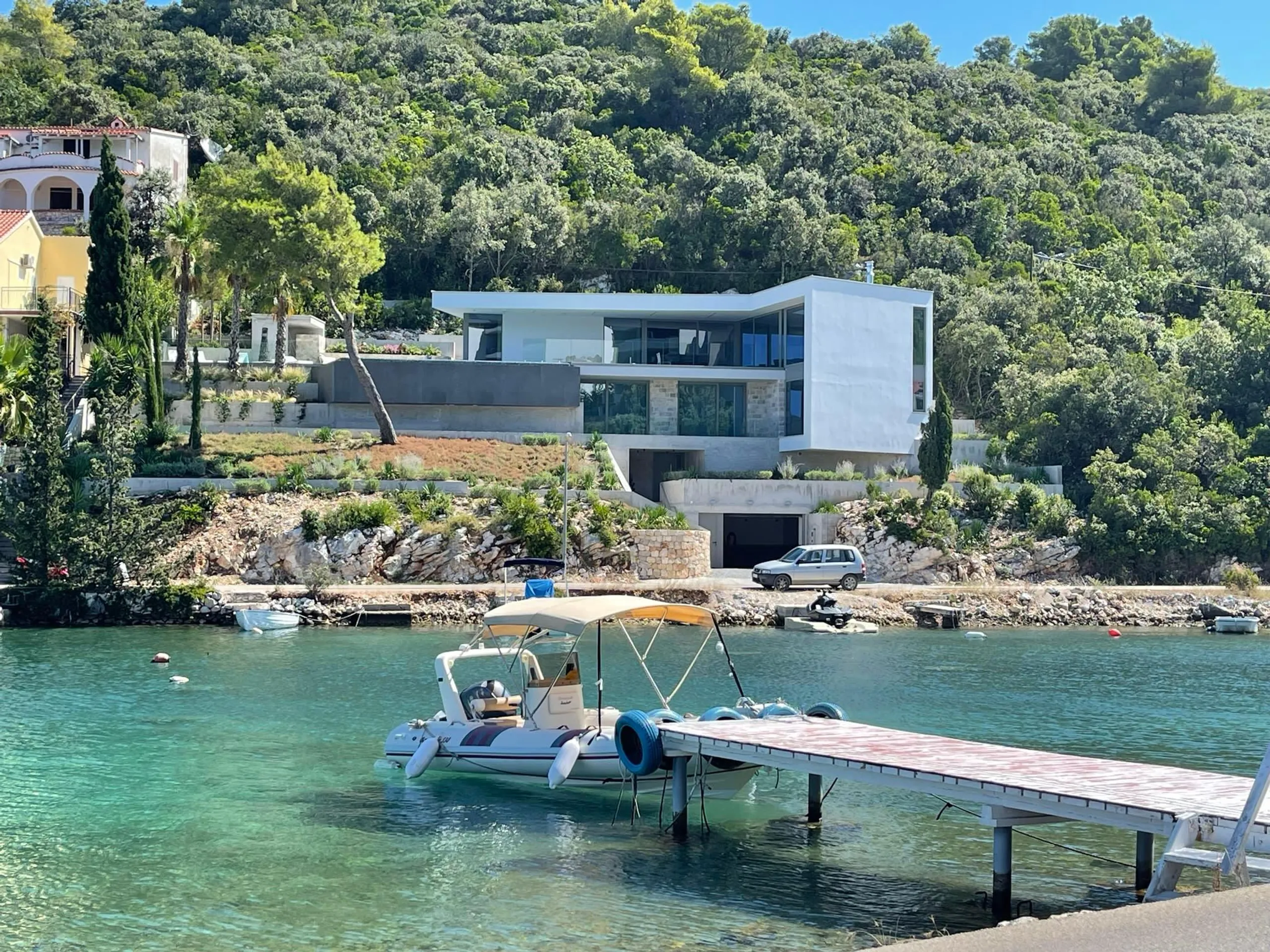 Luxury Zrnovo Bay Villa with Infinity pool — photograph 3
