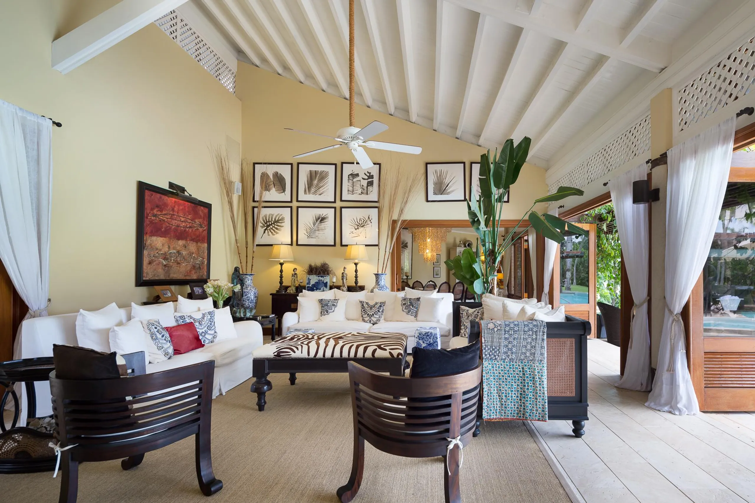 Elegant Casa de Campo Estate with Large Private Pool and Amazing Gardens — photograph 12