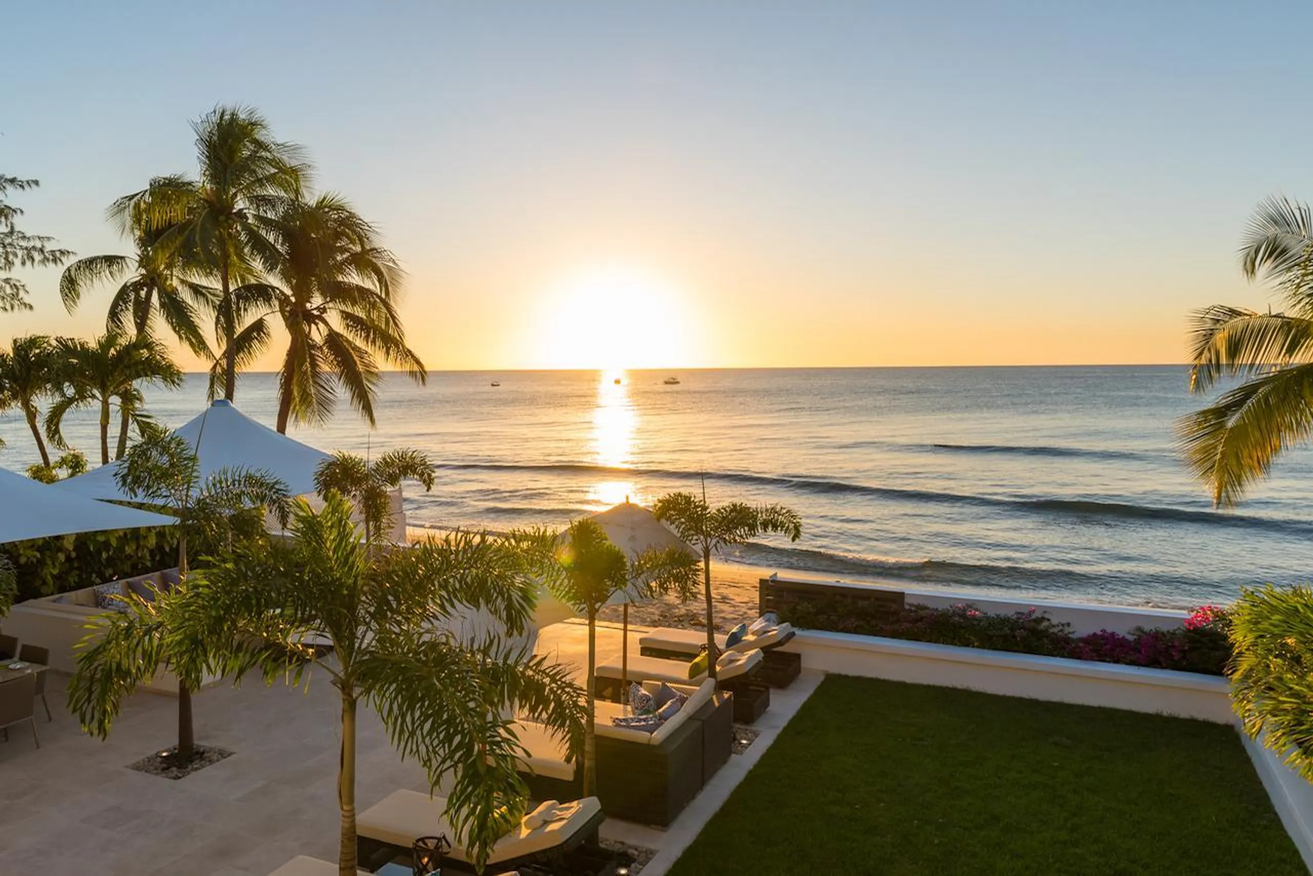 Barbados Beachfront Contemporary Villa with Tropical Ambiance and Stunning Views of the Caribbean Sea — photograph 4