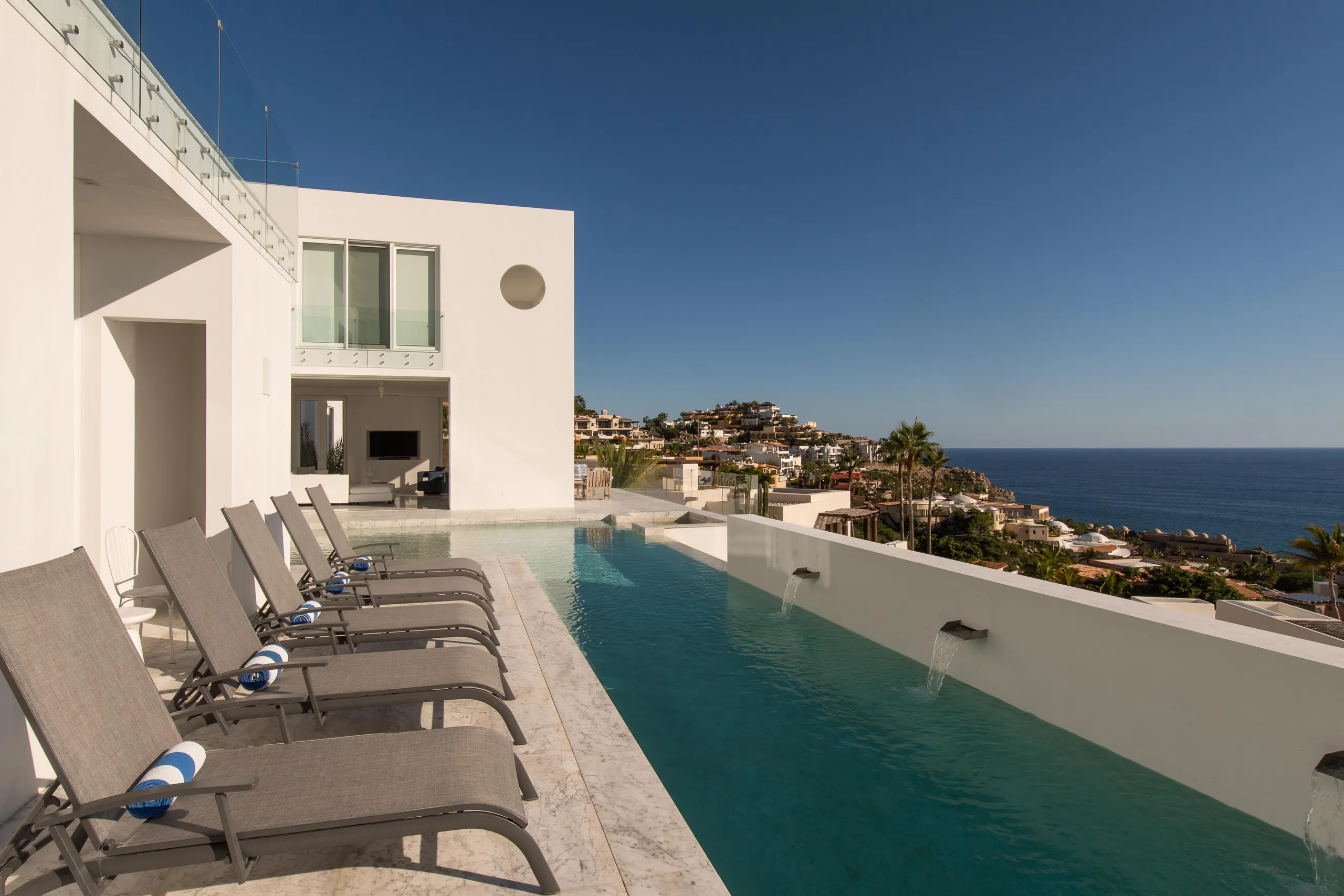 Stunning Modern Design Estate  & Gorgeous Ocean Views — photograph 8