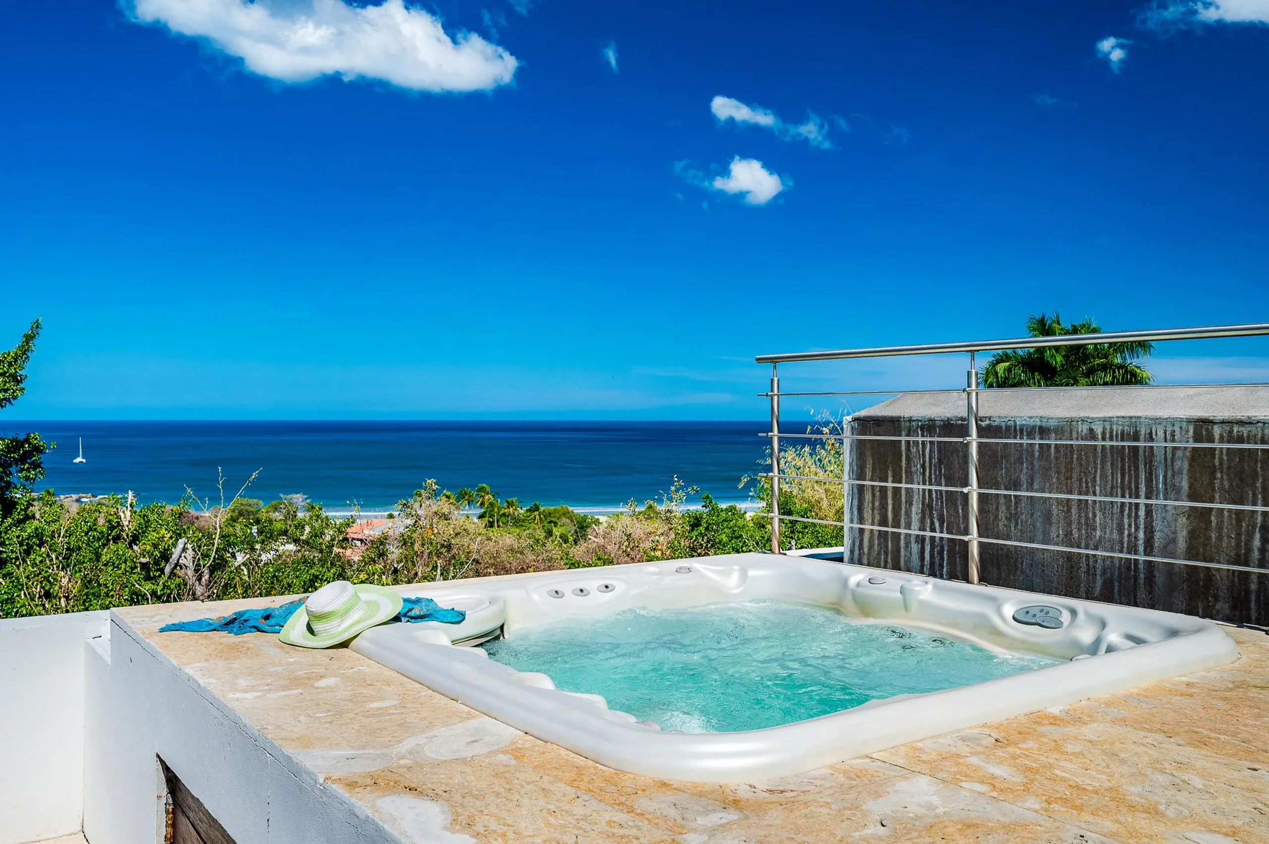 Incredible Oceanview Villa in Tamarindo with Infinity Pool and Jacuzzi — photograph 6