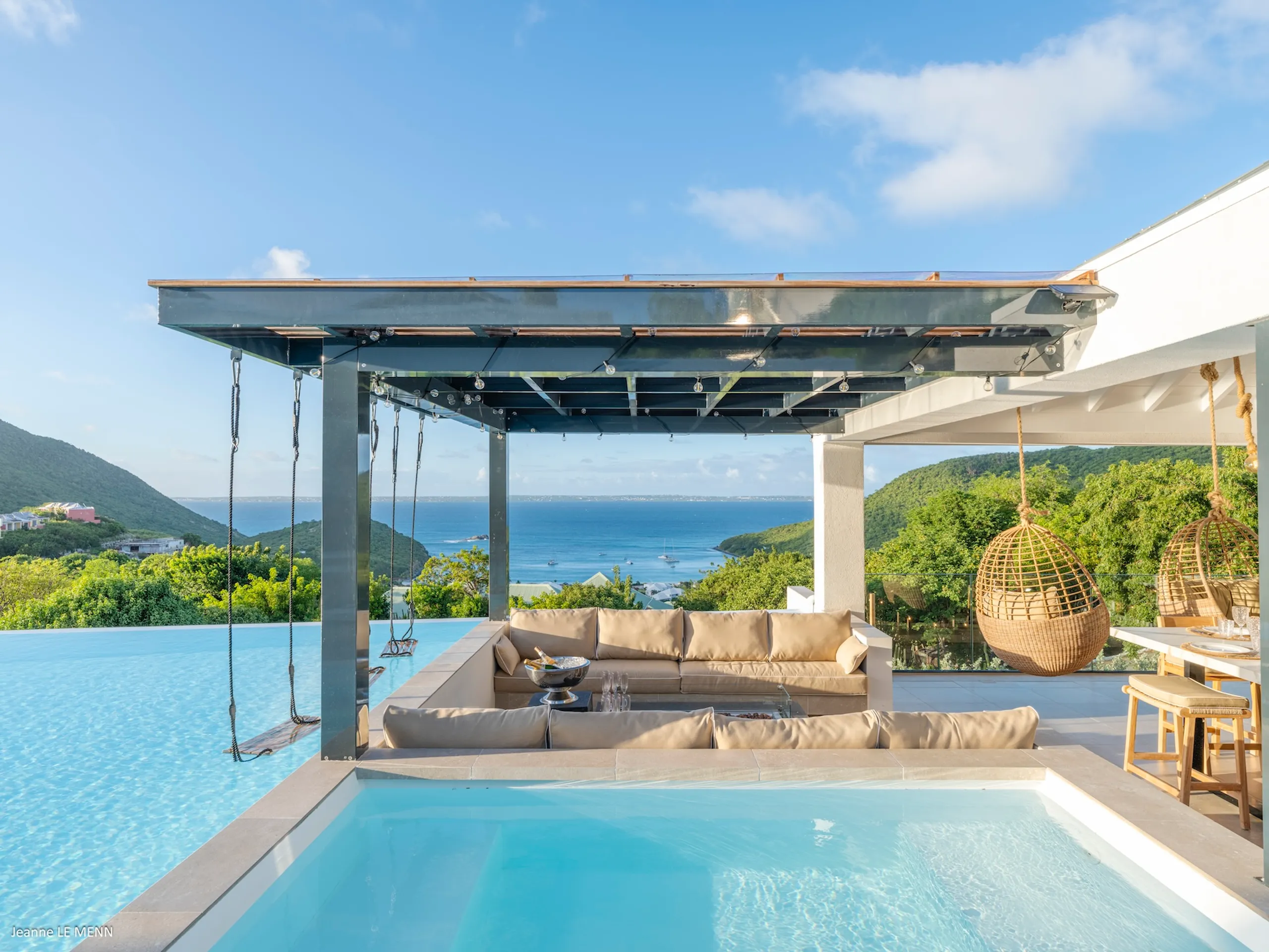 Refreshing 5 Bedroom Villa with Infinity Pool, and Ocean Views — photograph 3