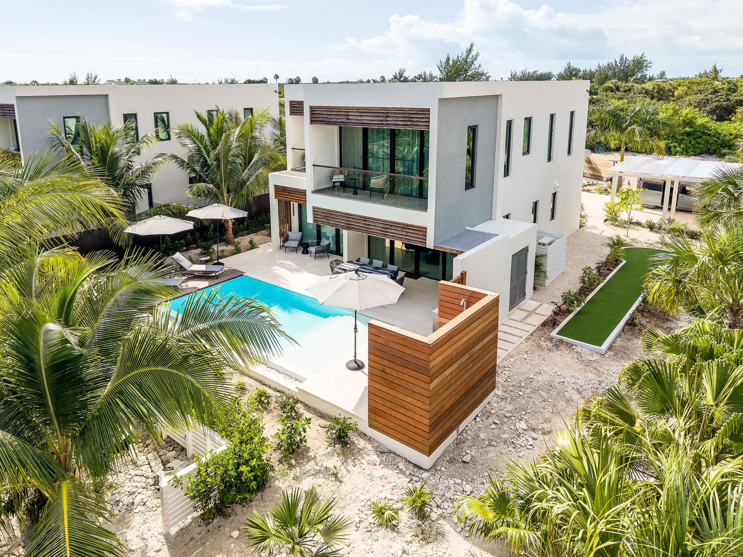 Contemporary 3 Bedroom Villa with Private Pool, & Lush Garden, Leeward Settlement