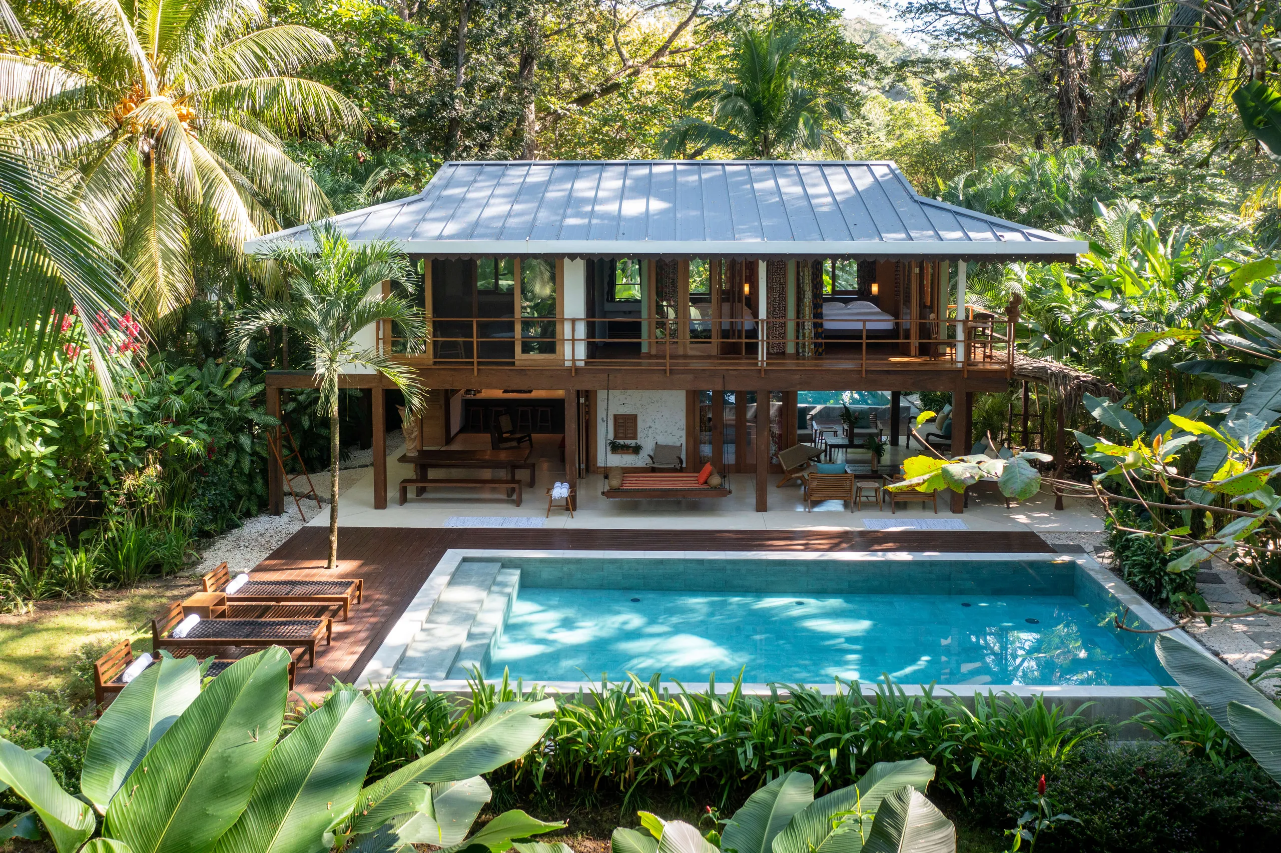 Tropical 4 Bedroom Villa with Private Pool, Beach Access, and Lush Gardens, Playa Hermosa ST