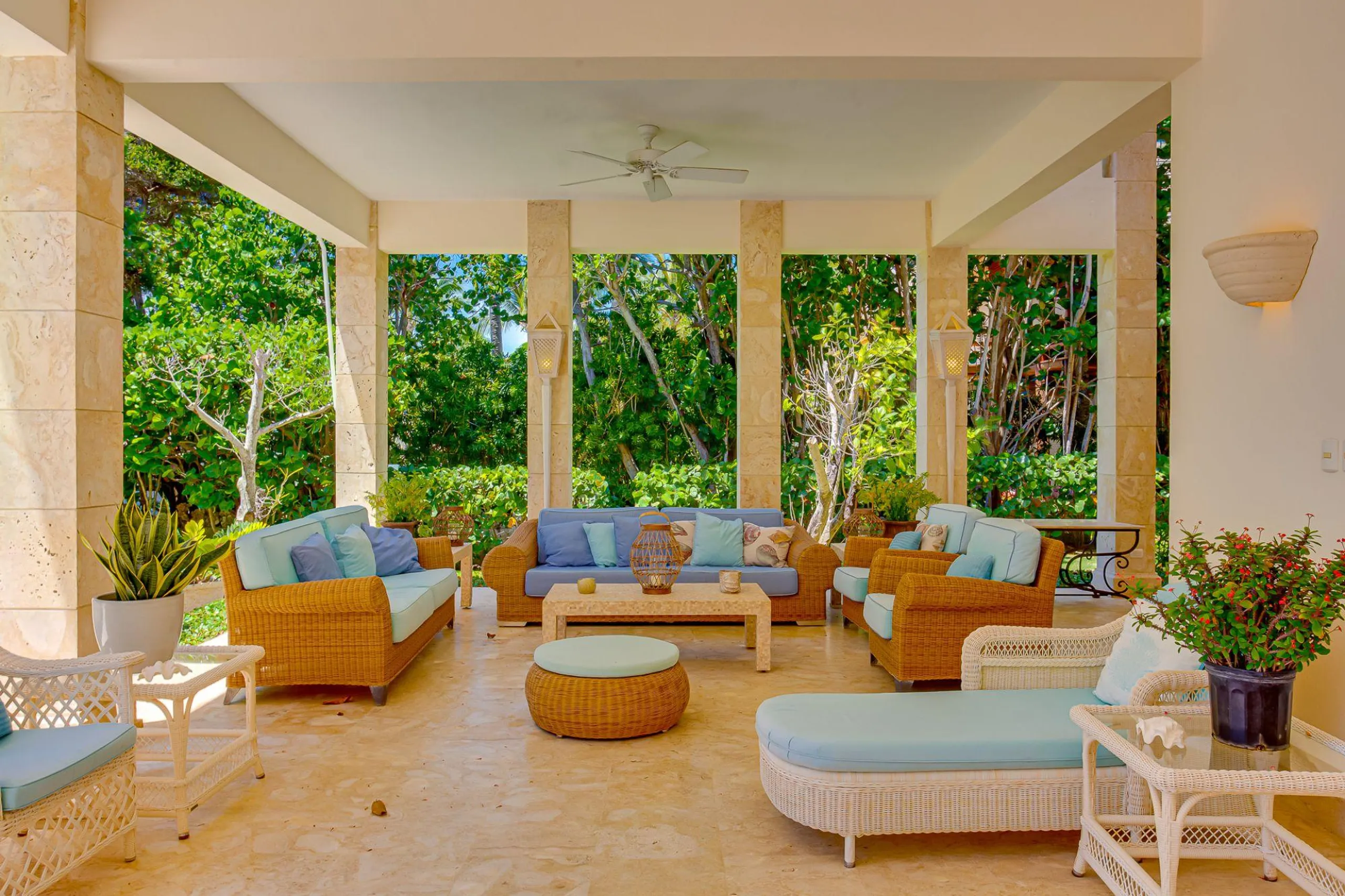 Chic Bright and Airy Villa with Private Pool and Spectacular Caribbean Views — photograph 10