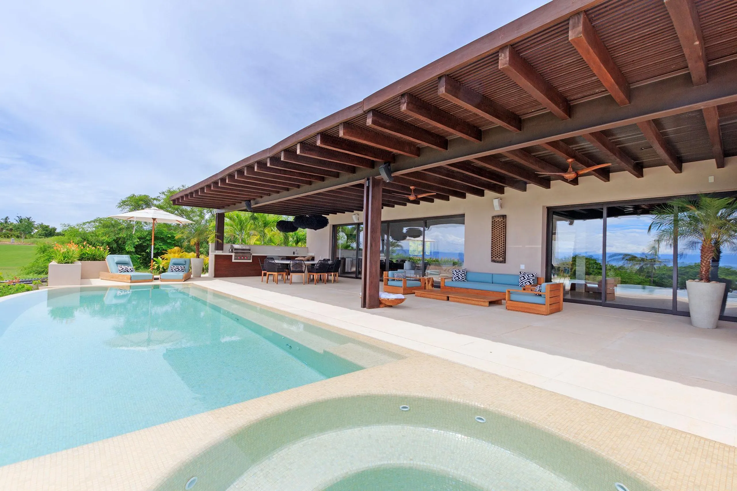 Porta Fortuna Luxury Villa with Private Infinity Pool and Amazing Views, Porta Fortuna
