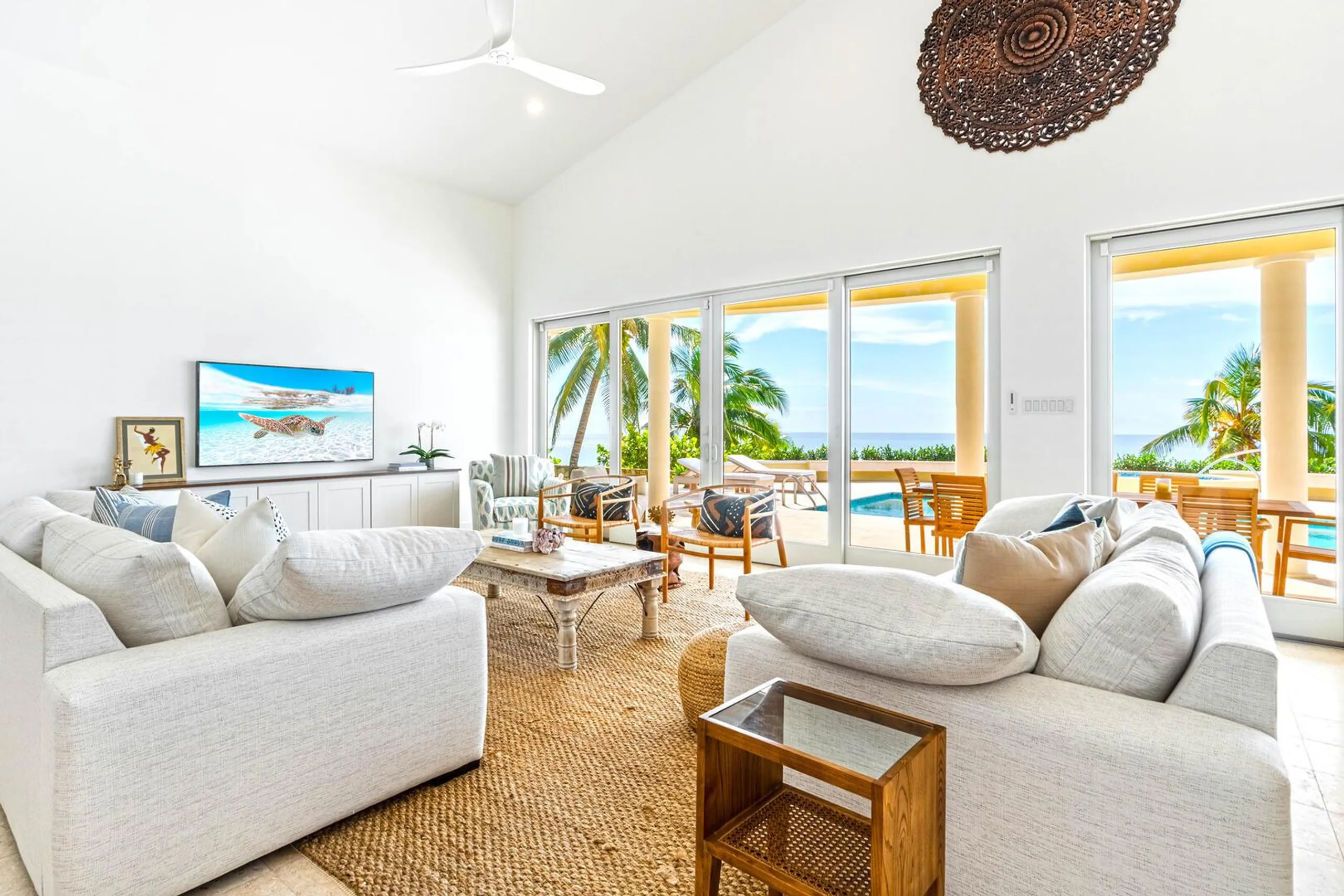 Spotts Sands Elite Villa With Private Pool, Hot Tub, and Majestic Views — photograph 7