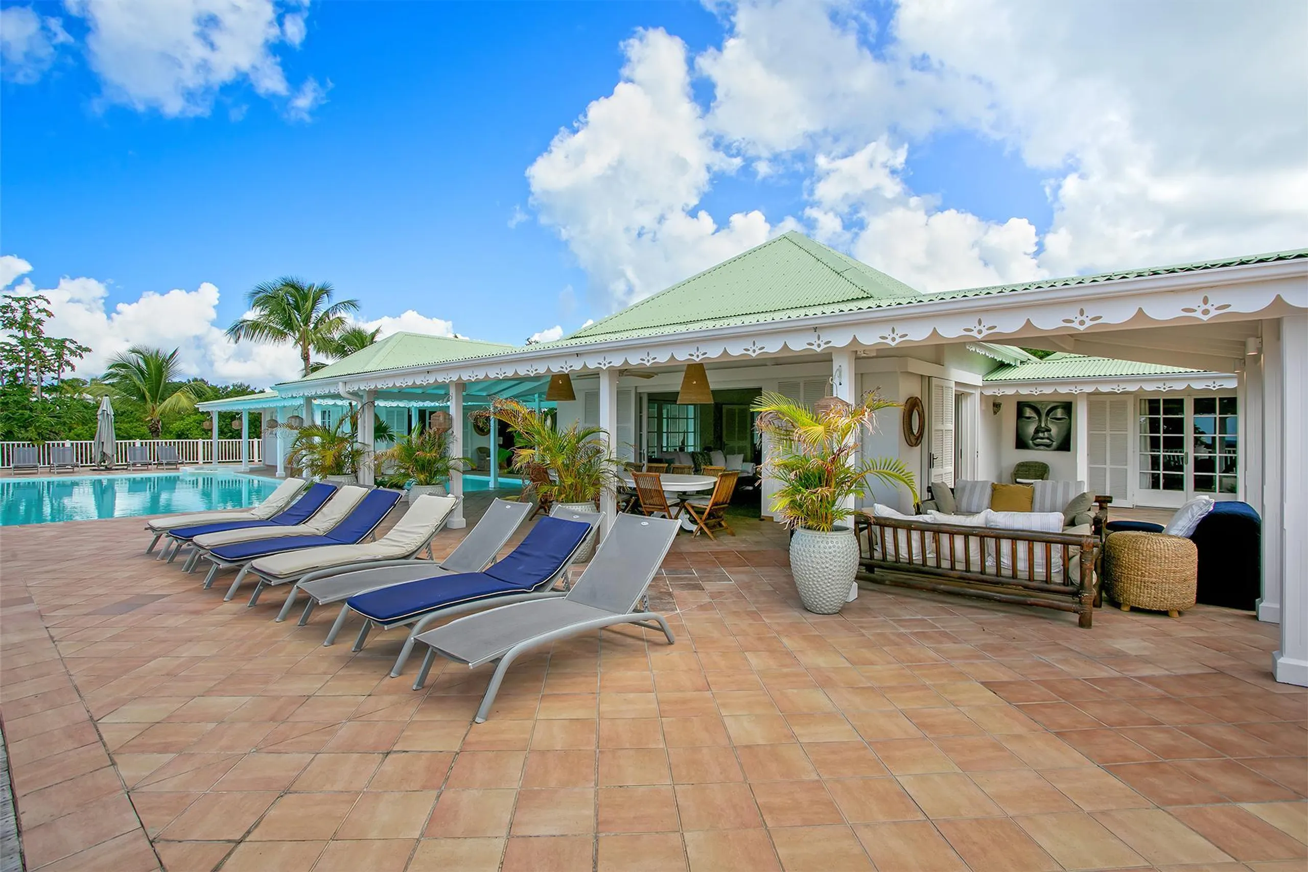 Classic Caribbean Luxury Villa with Infinity Edge Pool — photograph 4