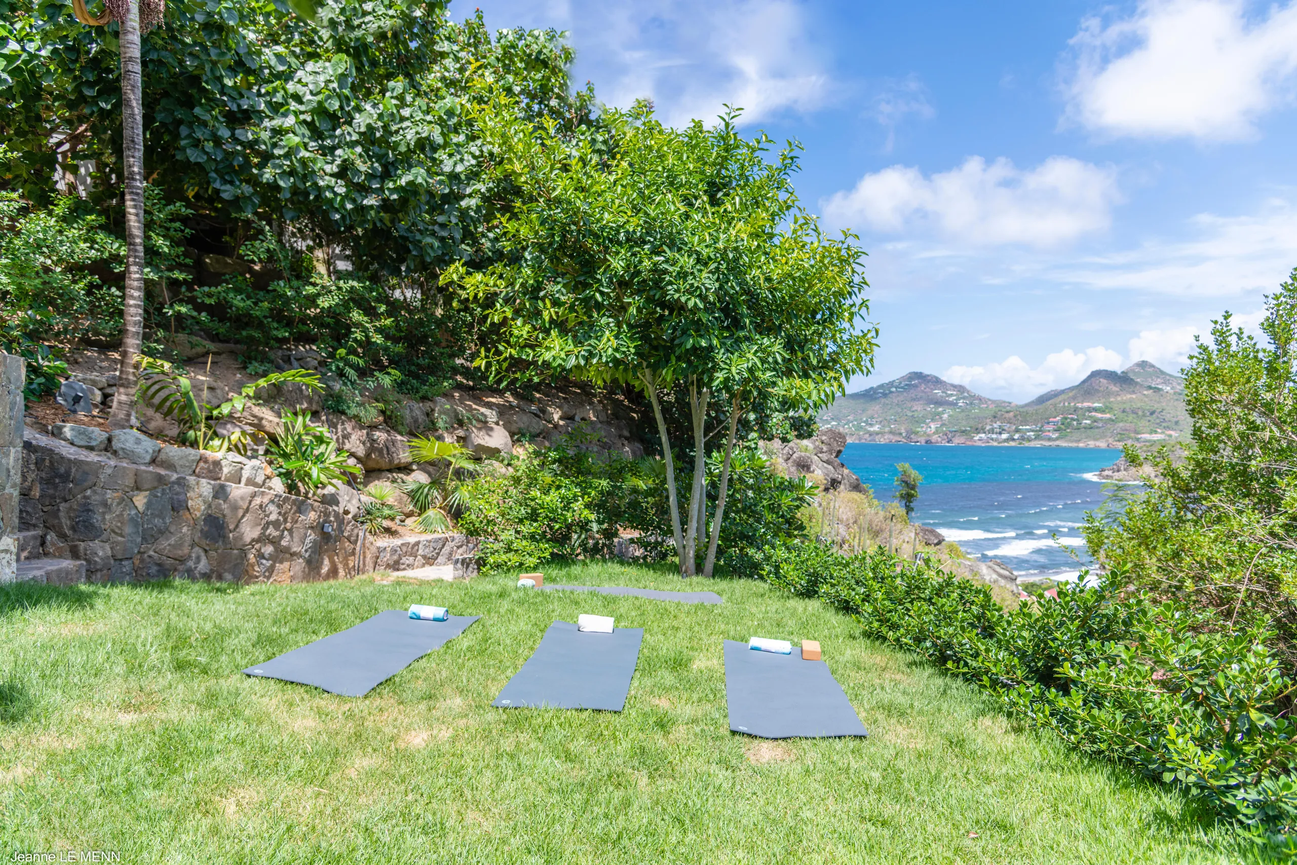 Tranquil Seaview Villa with Infinity Pool and Private Zen Gardens — photograph 5