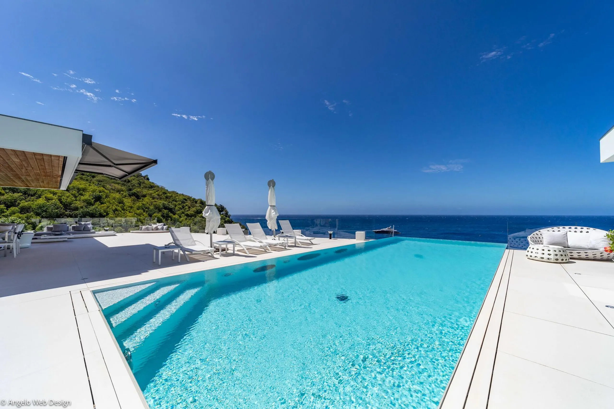 Elegant Seaview Villa with Infinity Pool, Views and Private Zen Garden — photograph 4