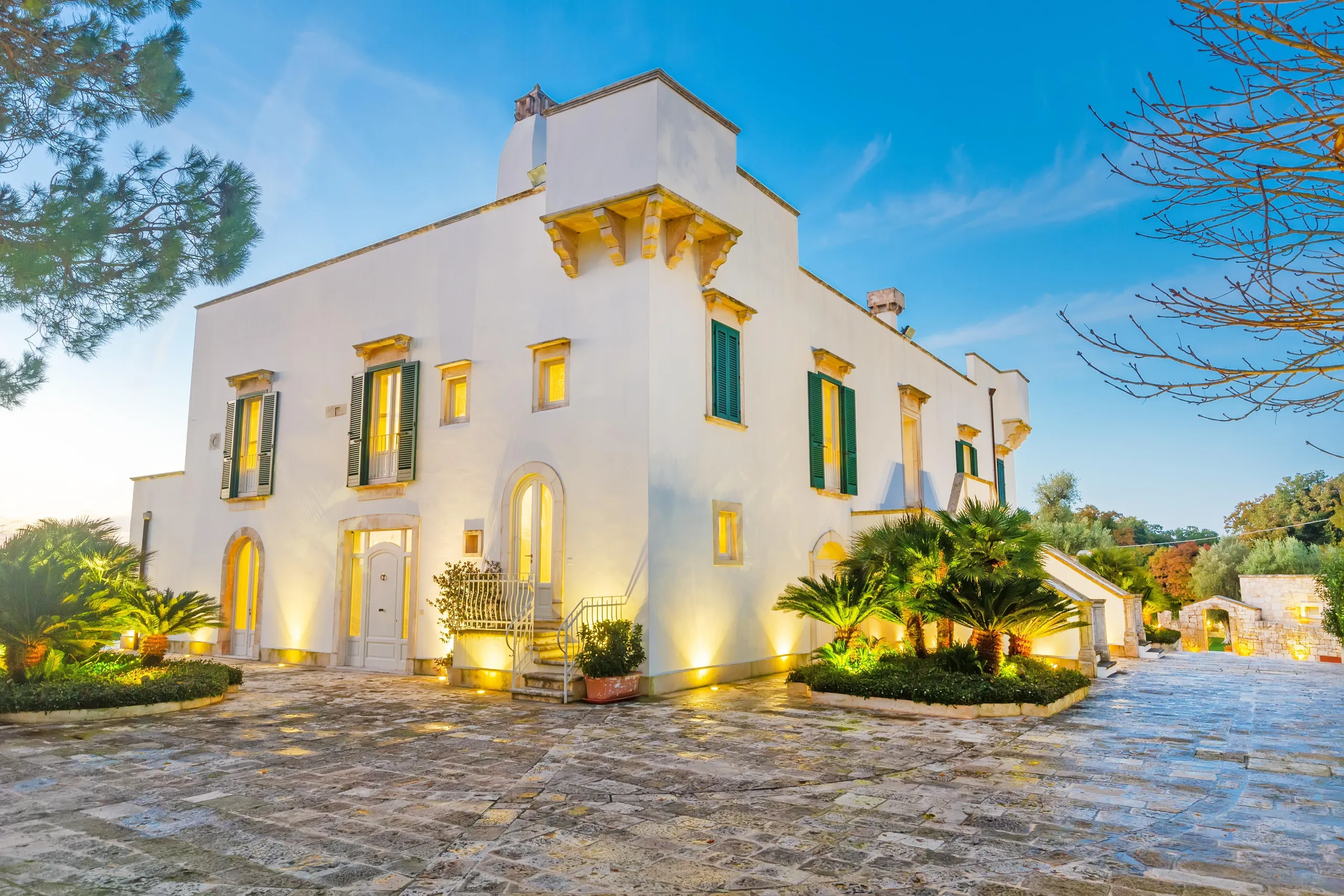 Majestic Apulia Estate with Gorgeous Pool and Exhilarating Views — photograph 2