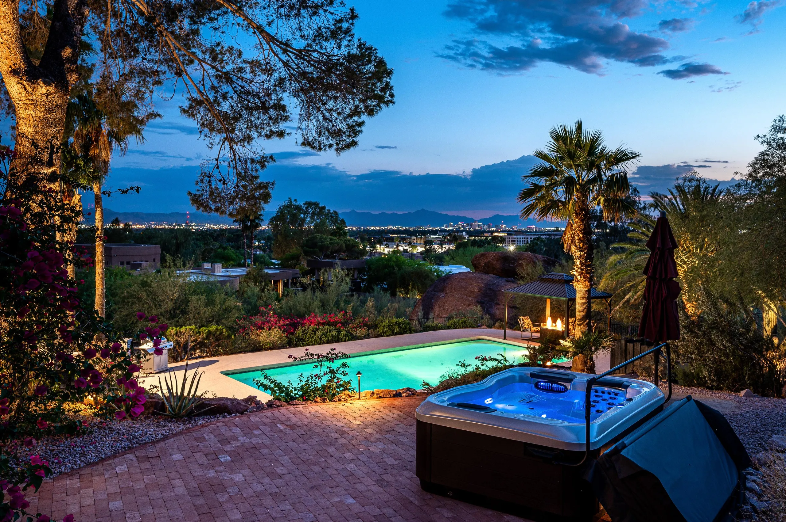 Sophisticated Mid-Century Villa with Private Pool, Hot Tub, and City Views — photograph 9