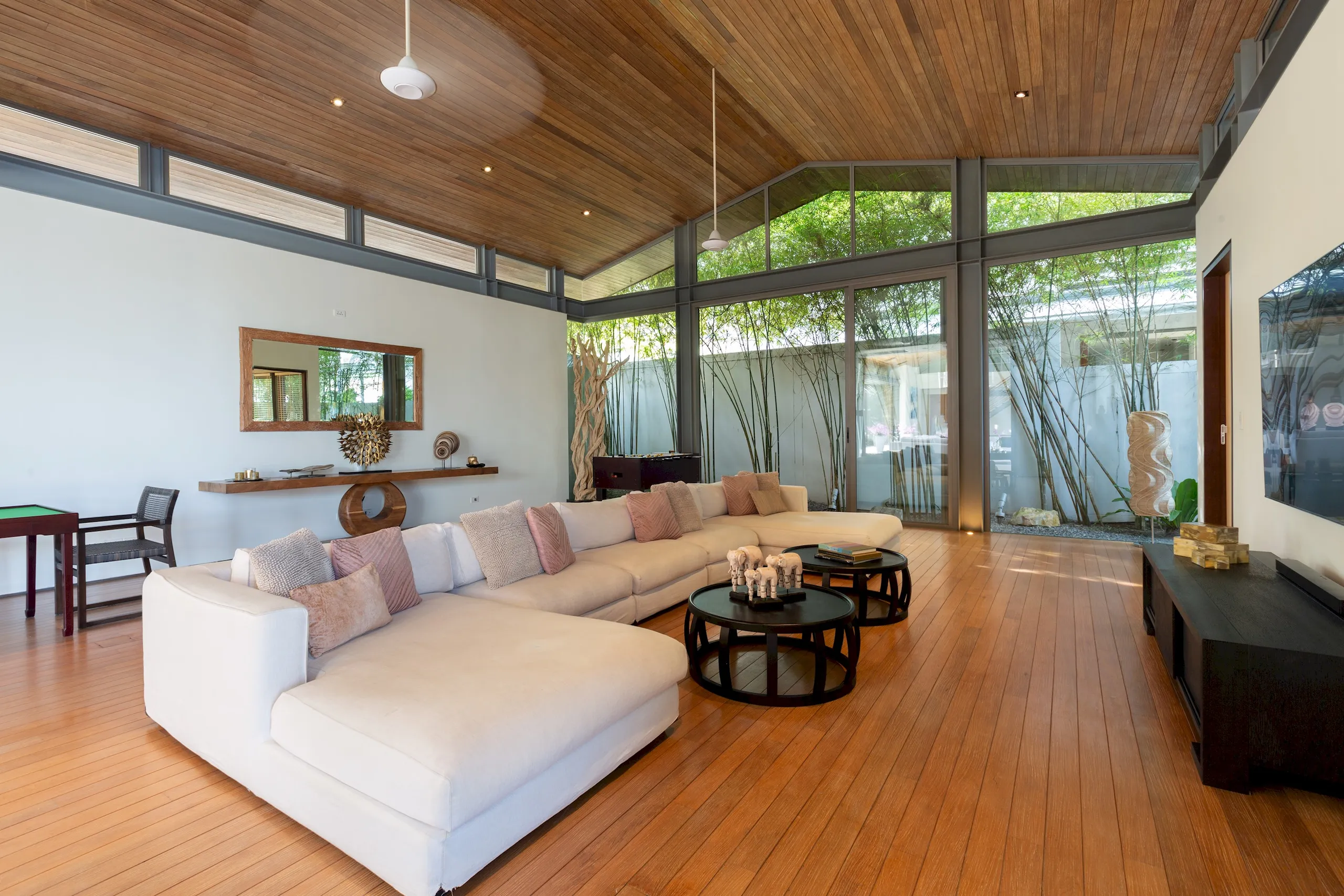 Deluxe Oceanview Villa with Infinity Pool — photograph 9