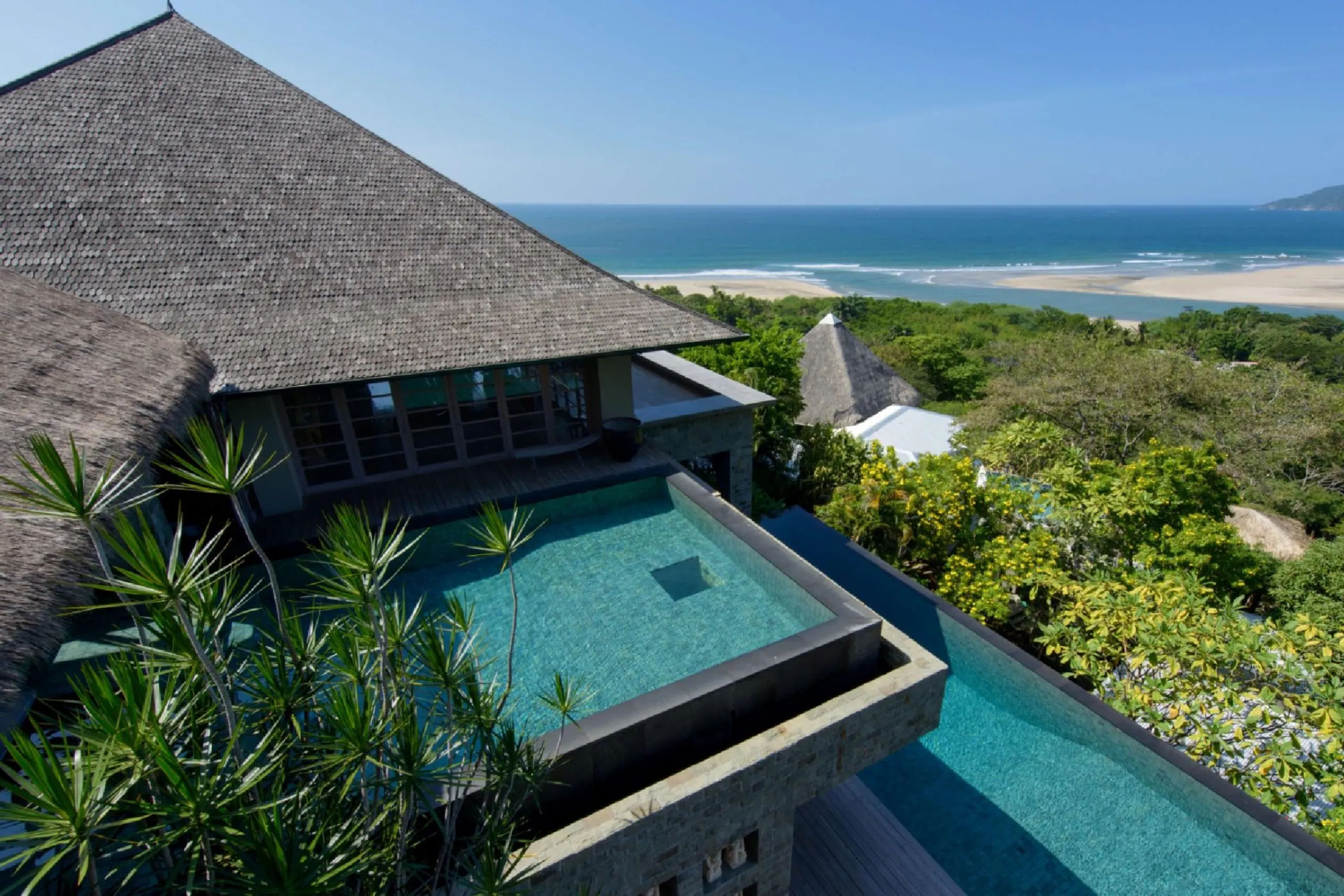 Stunning Tamarindo Luxury Villa with Infinity Pool and Endless Ocean Views — photograph 2