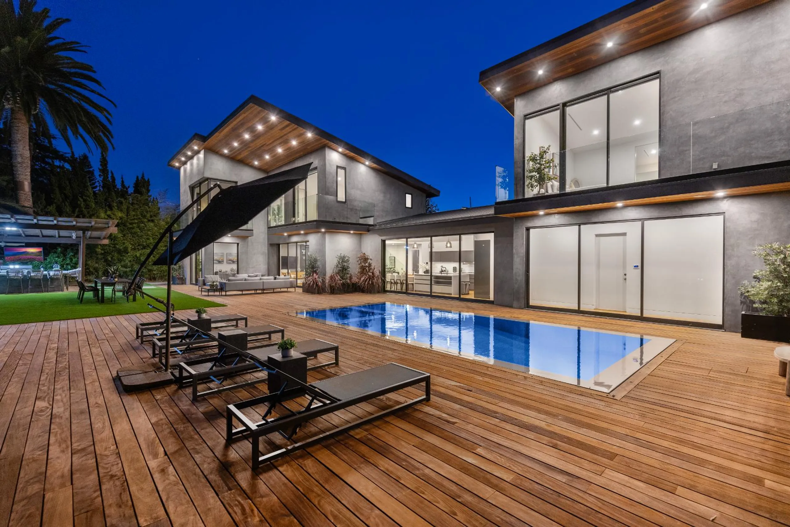 Skyline Luxury Estate with Private Pool and Jacuzzi, Hollywood Hills