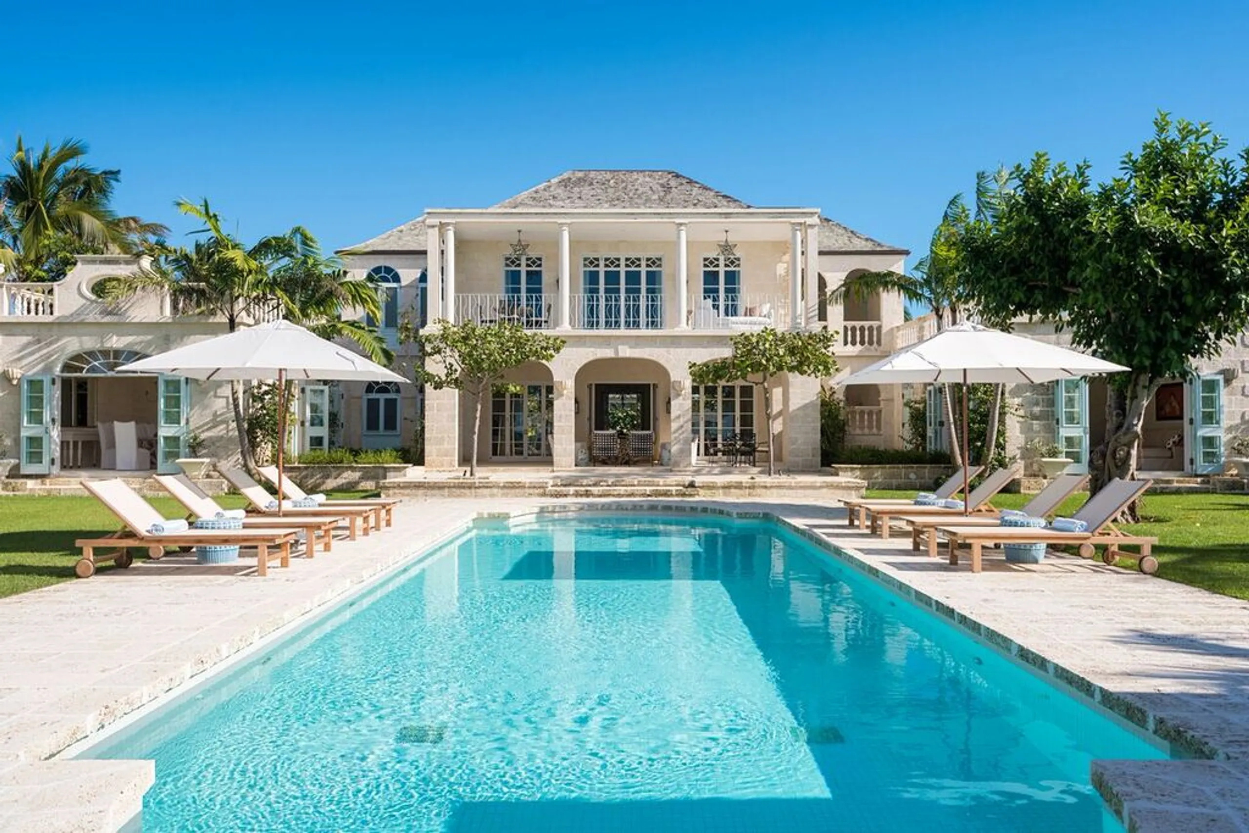Serene Neo-Classical Villa on Grace Bay Private Pool, Manicured Gardens & Oceanfront Views — photograph 2