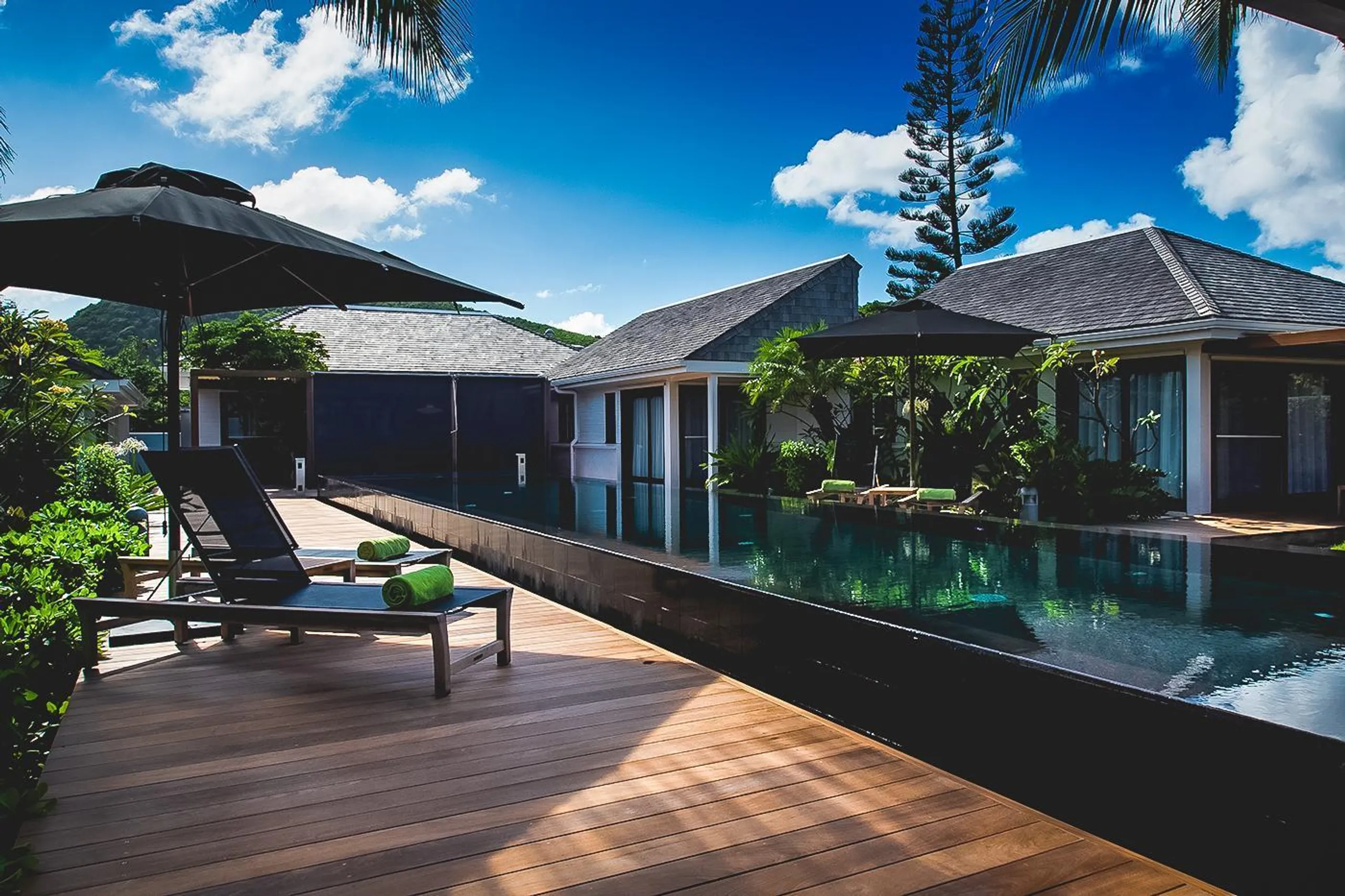 Elegant Paradise Villa with Infinity Pool and Majestic Ocean Views — photograph 5