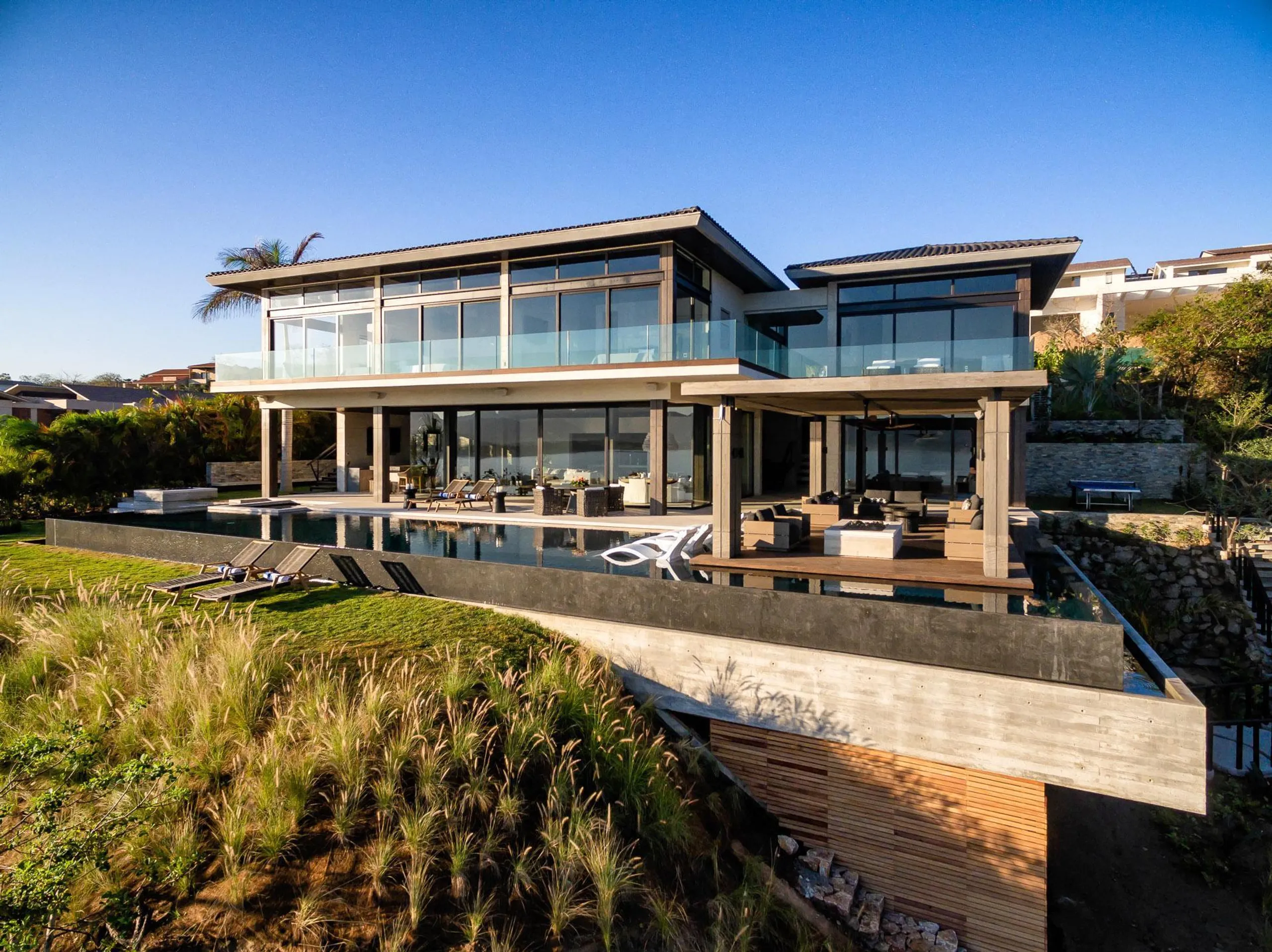 Kupuri Ultra Estate with Infinity Pool and Stunning Ocean Views, Kupuri