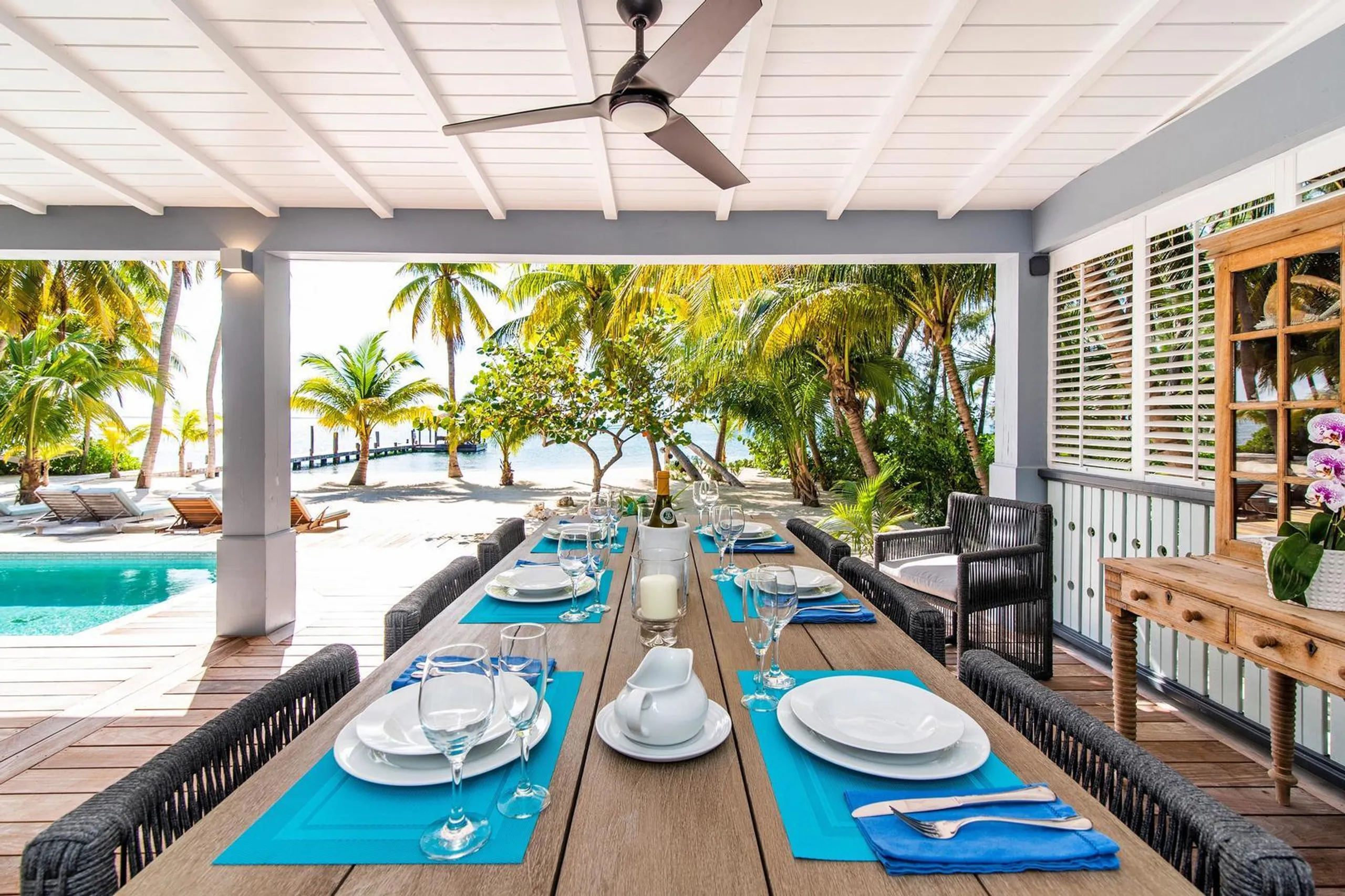 Stunning Cayman Kai Beachfront Estate with Private Pool and Ocean Views — photograph 7
