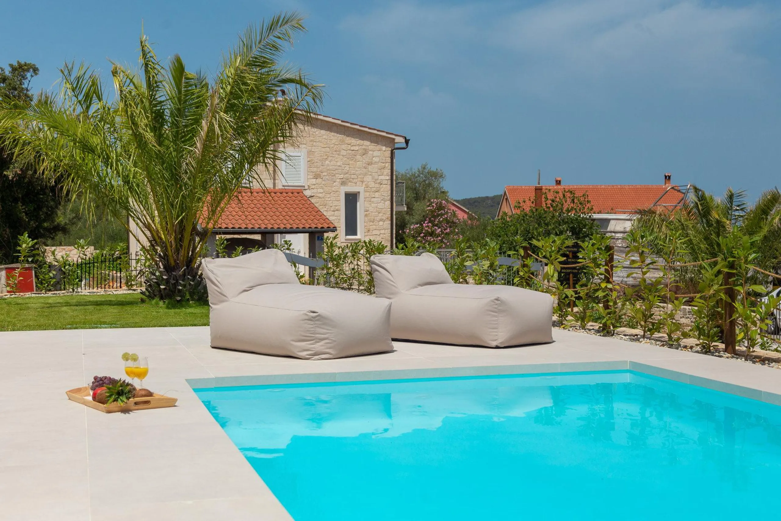 Phenomenal Beachfront Villa in Pasman with Private Pool — photograph 11