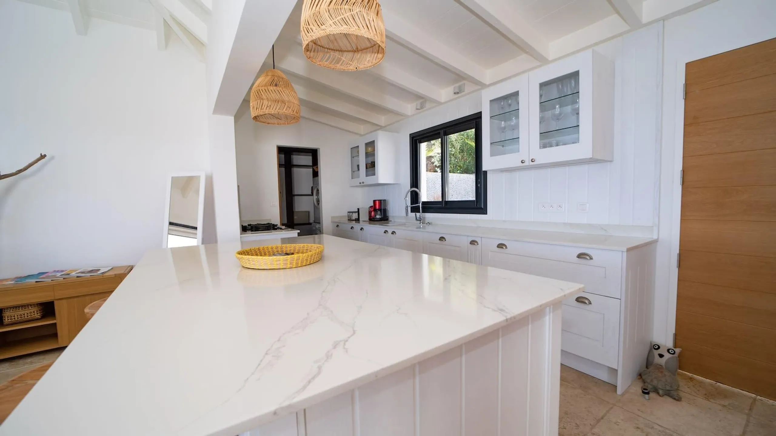 Refreshing Grand Villa near Shops and Beaches — photograph 10