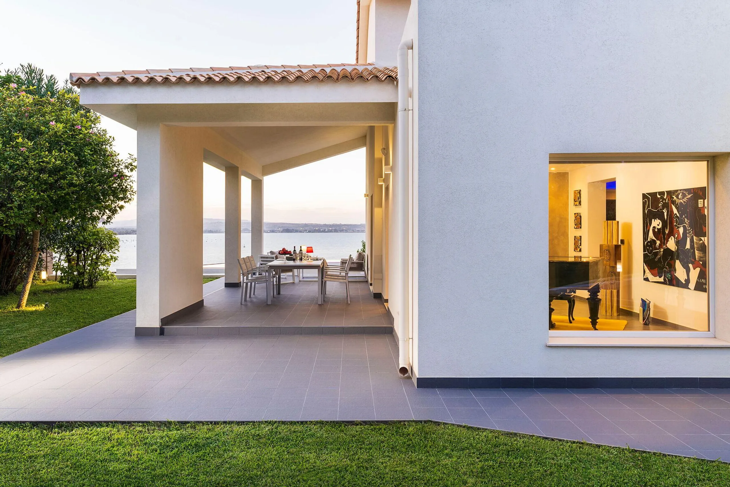 Deluxe Syracuse Villa with Rejuvenating Pool and Blue Ocean Views — photograph 9