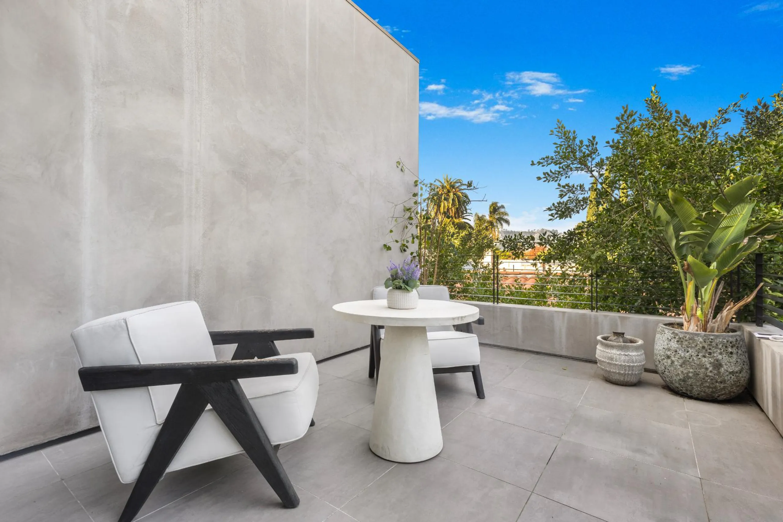 Deluxe West Hollywood Villa with Invigorating Pool — photograph 5