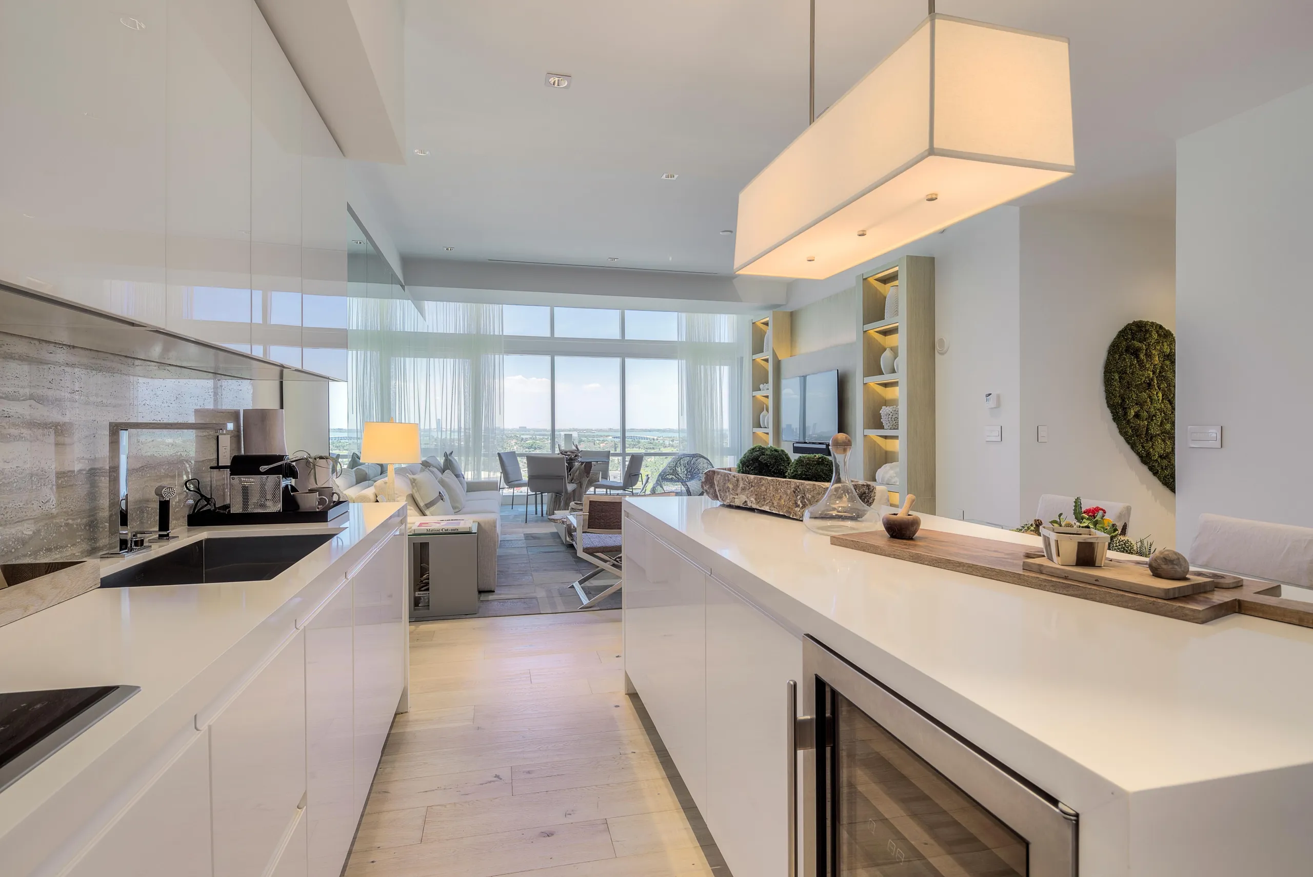 Miami Elegance Heights Penthouse with City Views — photograph 6