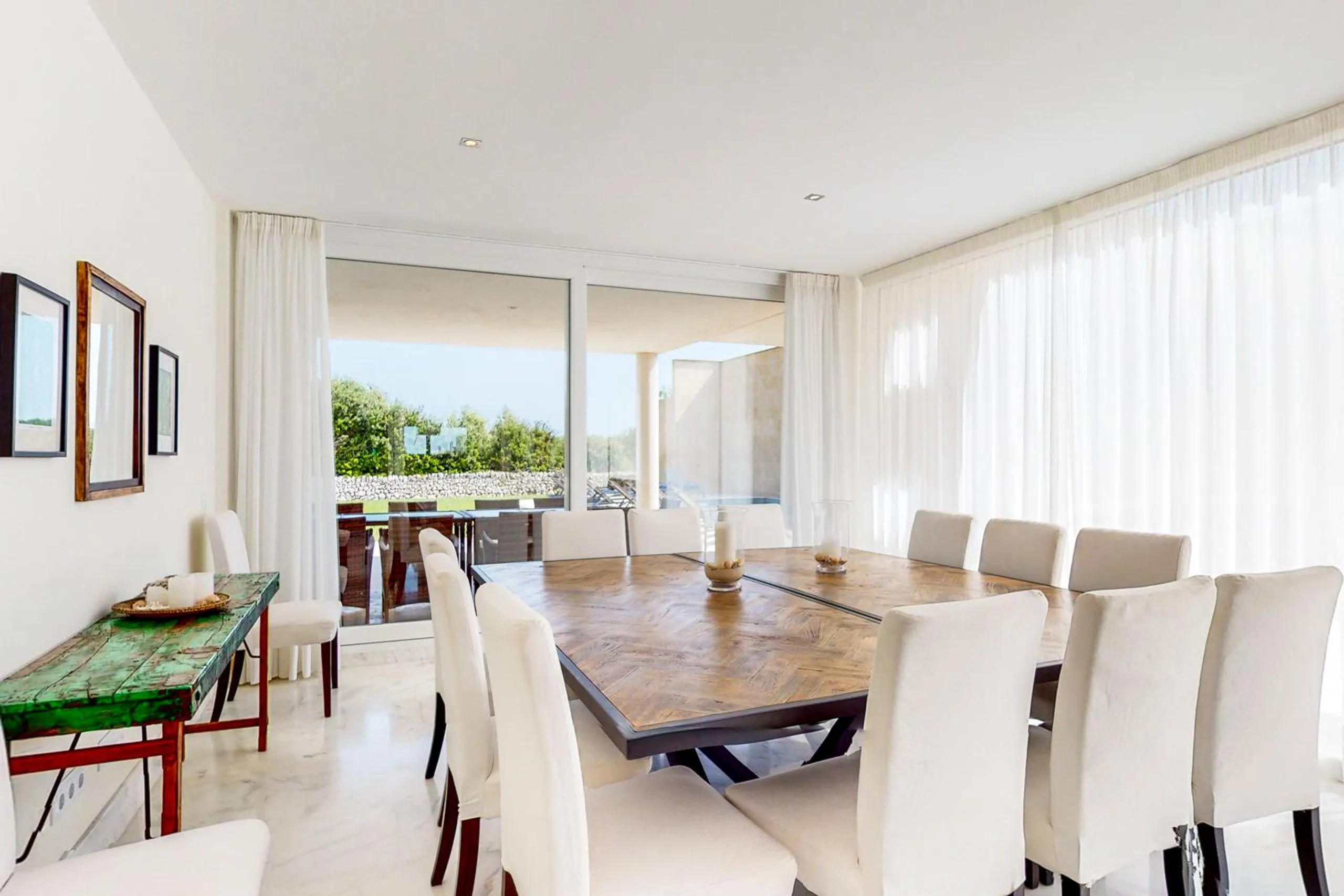 Regal 5BR Villa with Private Pool and Breathtaking Views of the Sea — photograph 10
