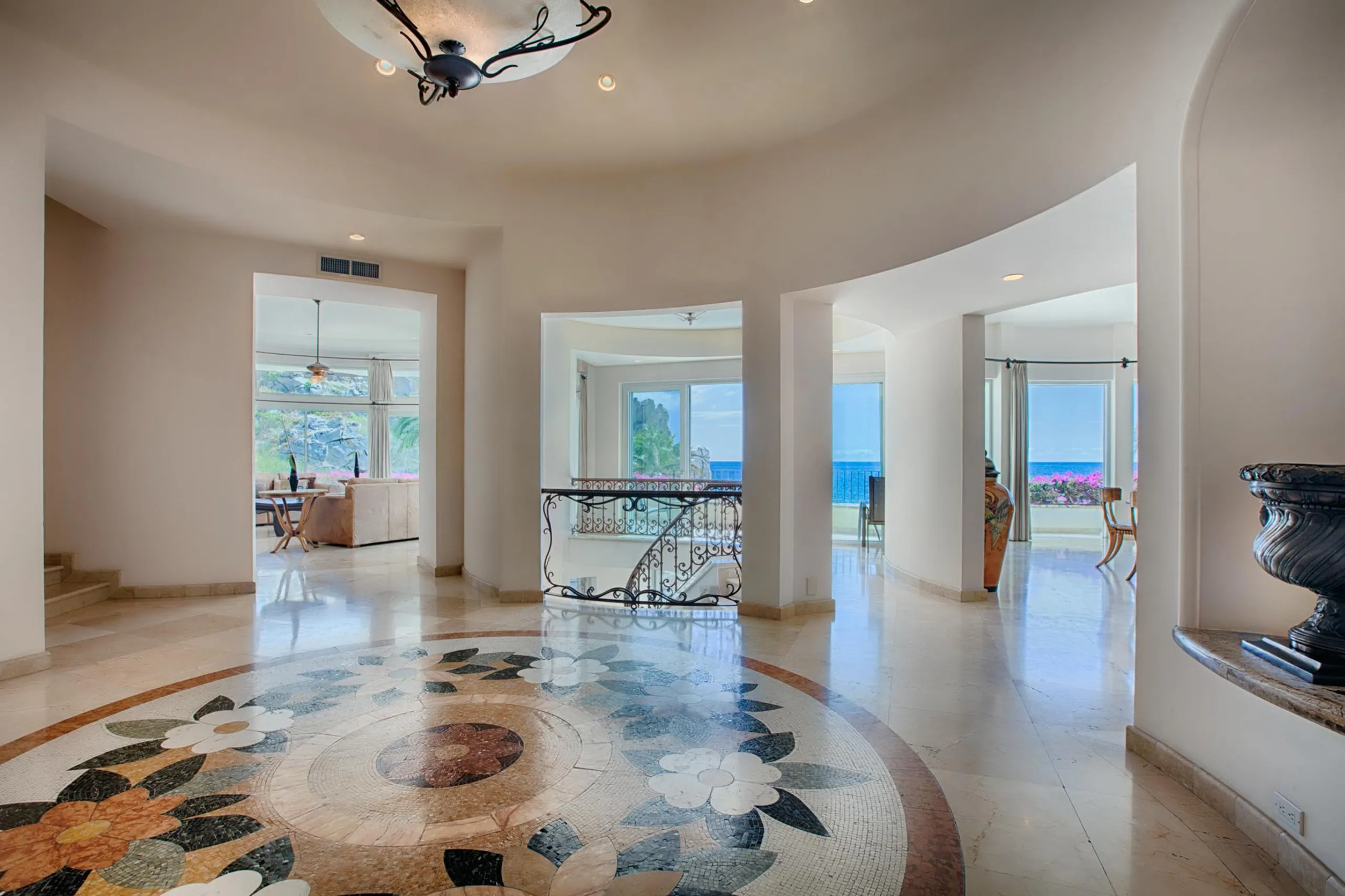 Upscale Prestigious Luxury Beachfront Estate includes Pool and Hot Tub — photograph 12