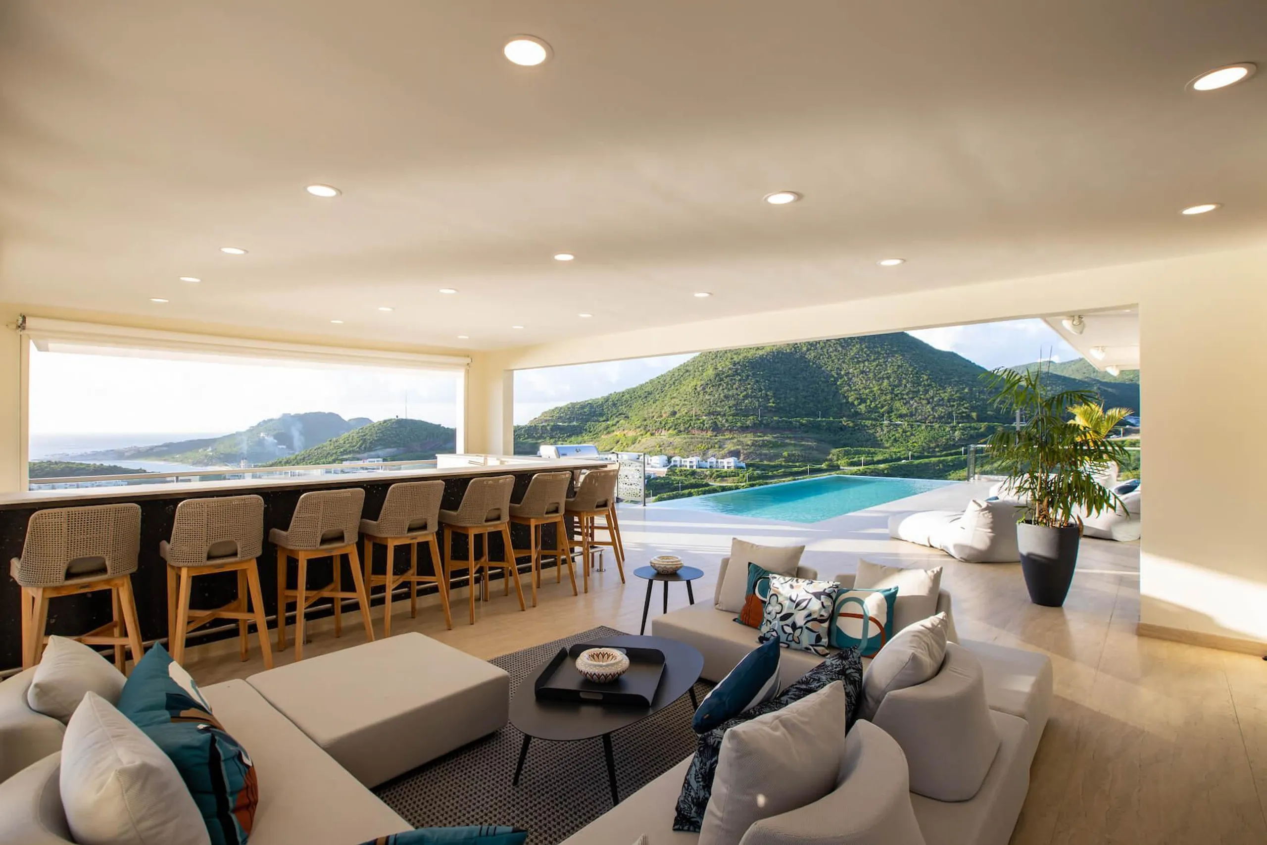 Indigo Bay's Decadence Luxury Villa with Infinity Pool and Breathtaking Ocean Views — photograph 10