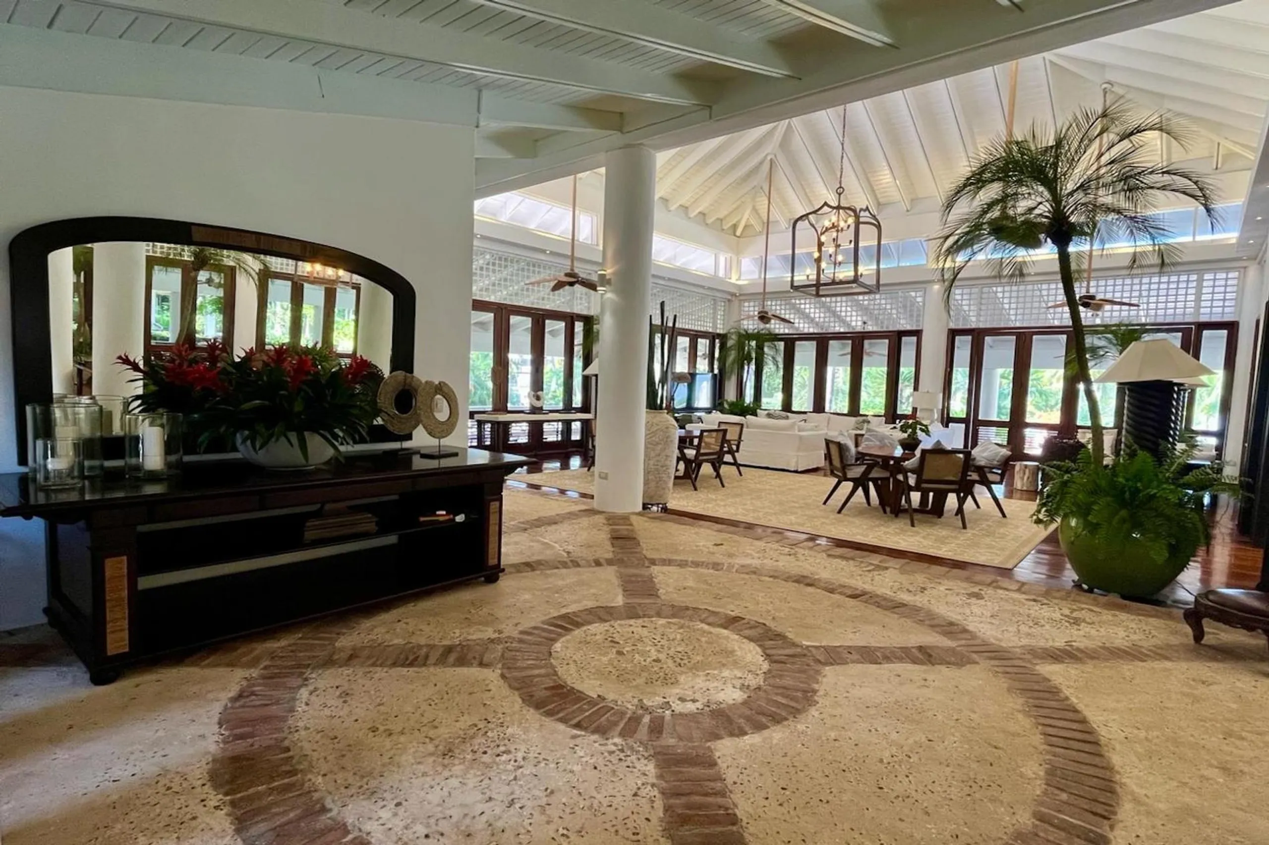 Caribbean Oceanfront Villa with Pool and Stunning Views — photograph 7