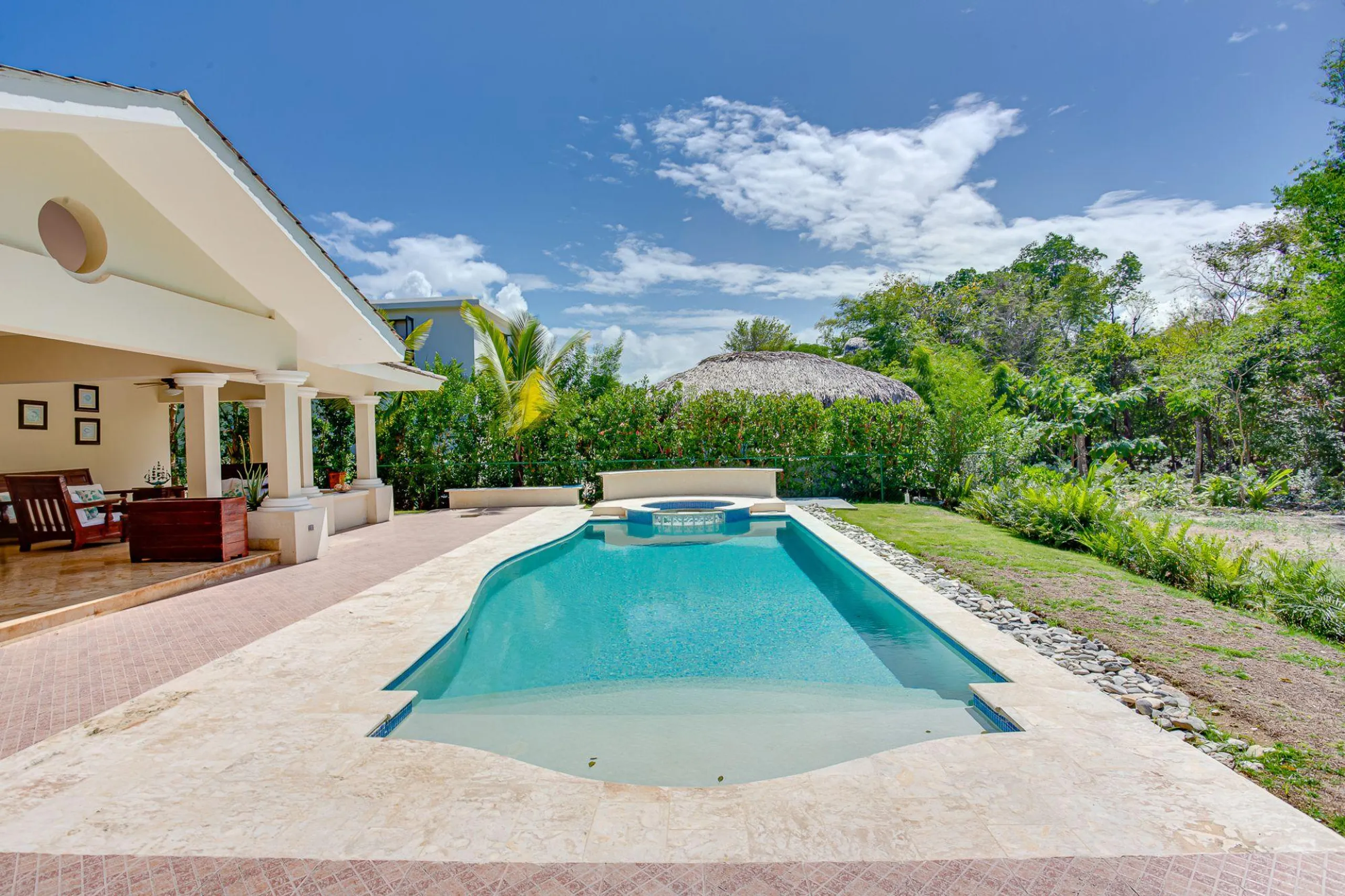 Calming Punta Cana Villa with High Ceilings and Luxe Amenities — photograph 4
