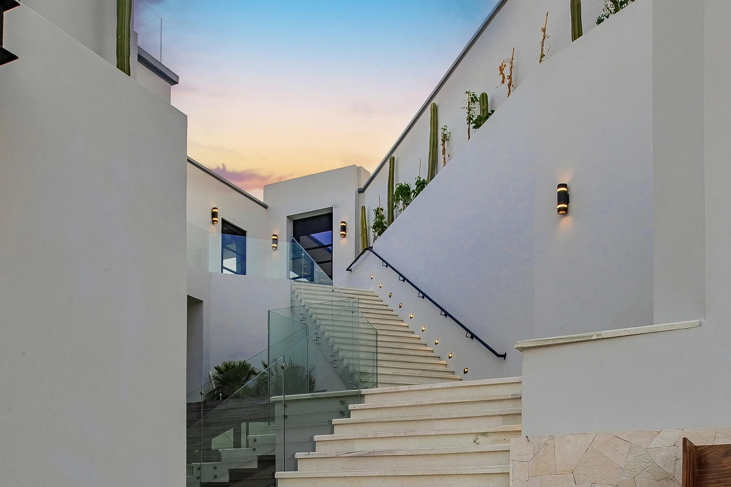 Stunning Modern Contemporary Mansion with Infinity Pool in El Pedregal — photograph 11