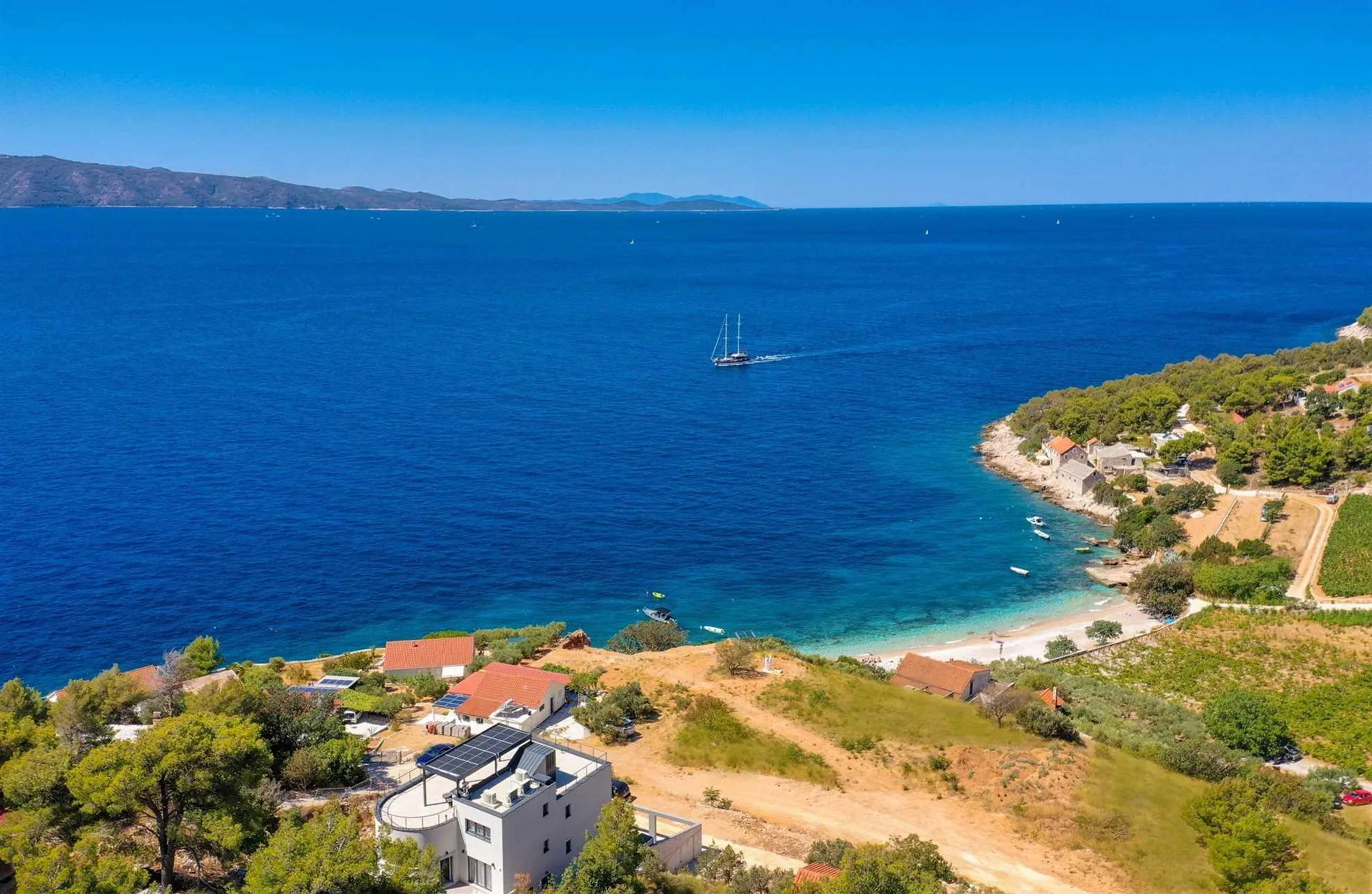 Chic Villa with Private Pool, Jacuzzi on Brac Island, Nerezisca